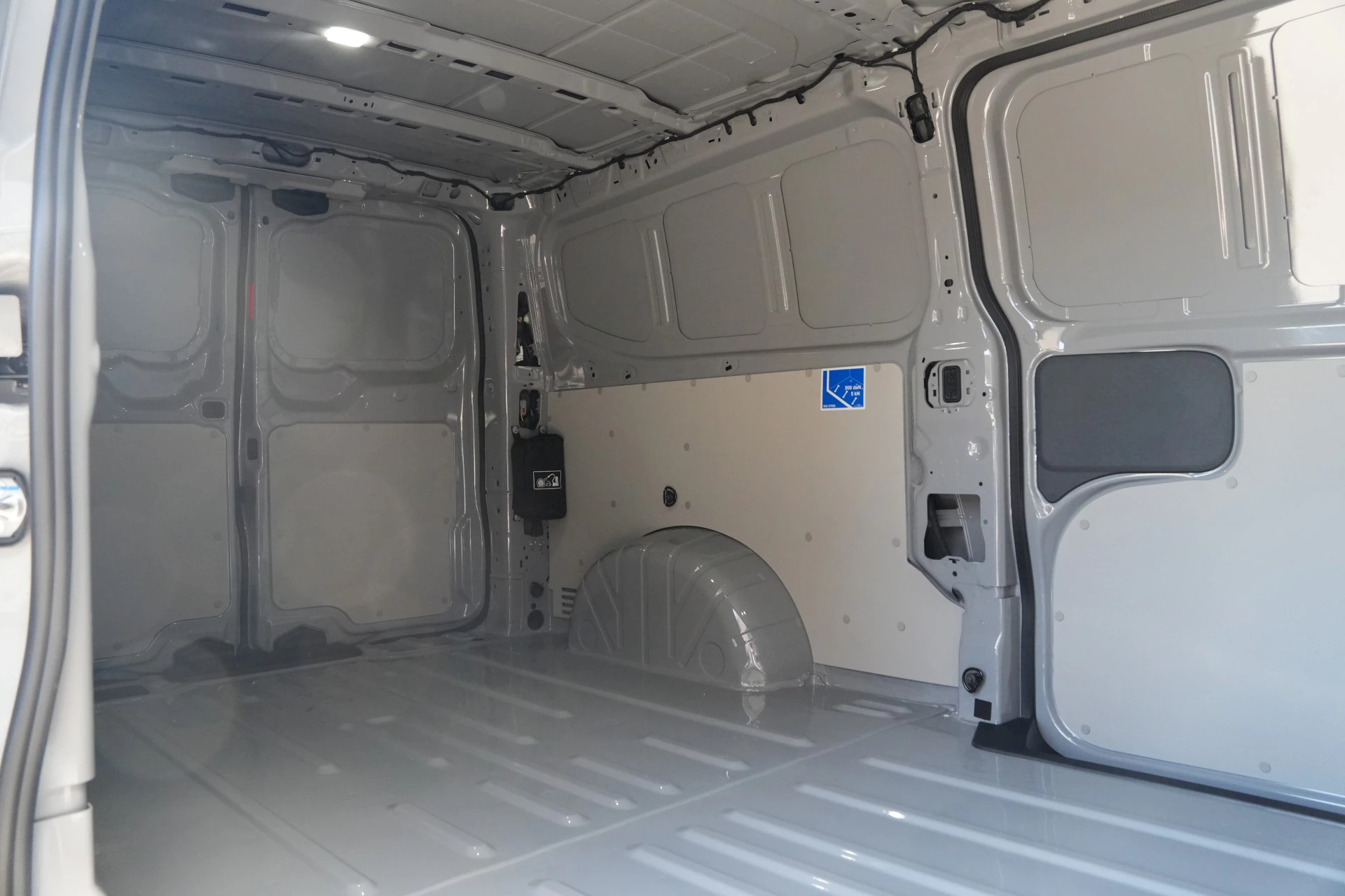 Ford E-Transit Custom 2026 - 340 L2H1 Limited 71 kWh 218pk - 2x Schuifdeur - AGR Bestuurdersstoel - Trekhaak - ACC - B&O - Navi - Stoel/Stuurverwarming - 360 Camera - Blindspot - Rijklaar obrázek 13