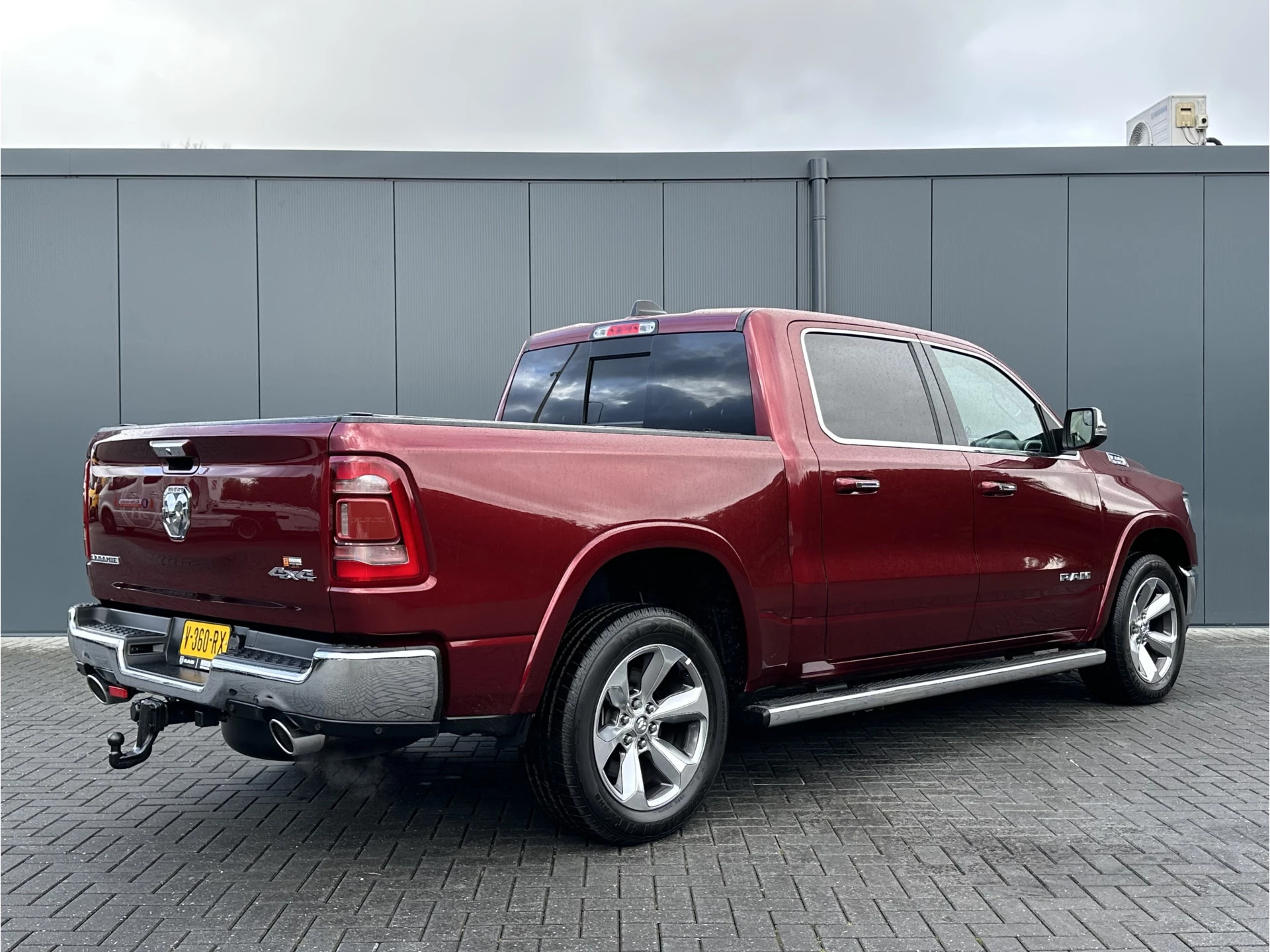 Dodge Ram 1500 2018 - 5.7 V8 LARAMIE / LPG / TREKHAAK 3.5T / ADAPTIVE CRUISE / LUCHTVERING / CAMERA / PANO / 12 INCH SCREEN / DELMONICO RED zdjęcie 3
