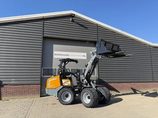 Giant G2700 X-TRA HD+ minishovel NIEUW (giekvering, pro-inching - kogeltrekhaak) 2026 afbeelding 1 miniatuur