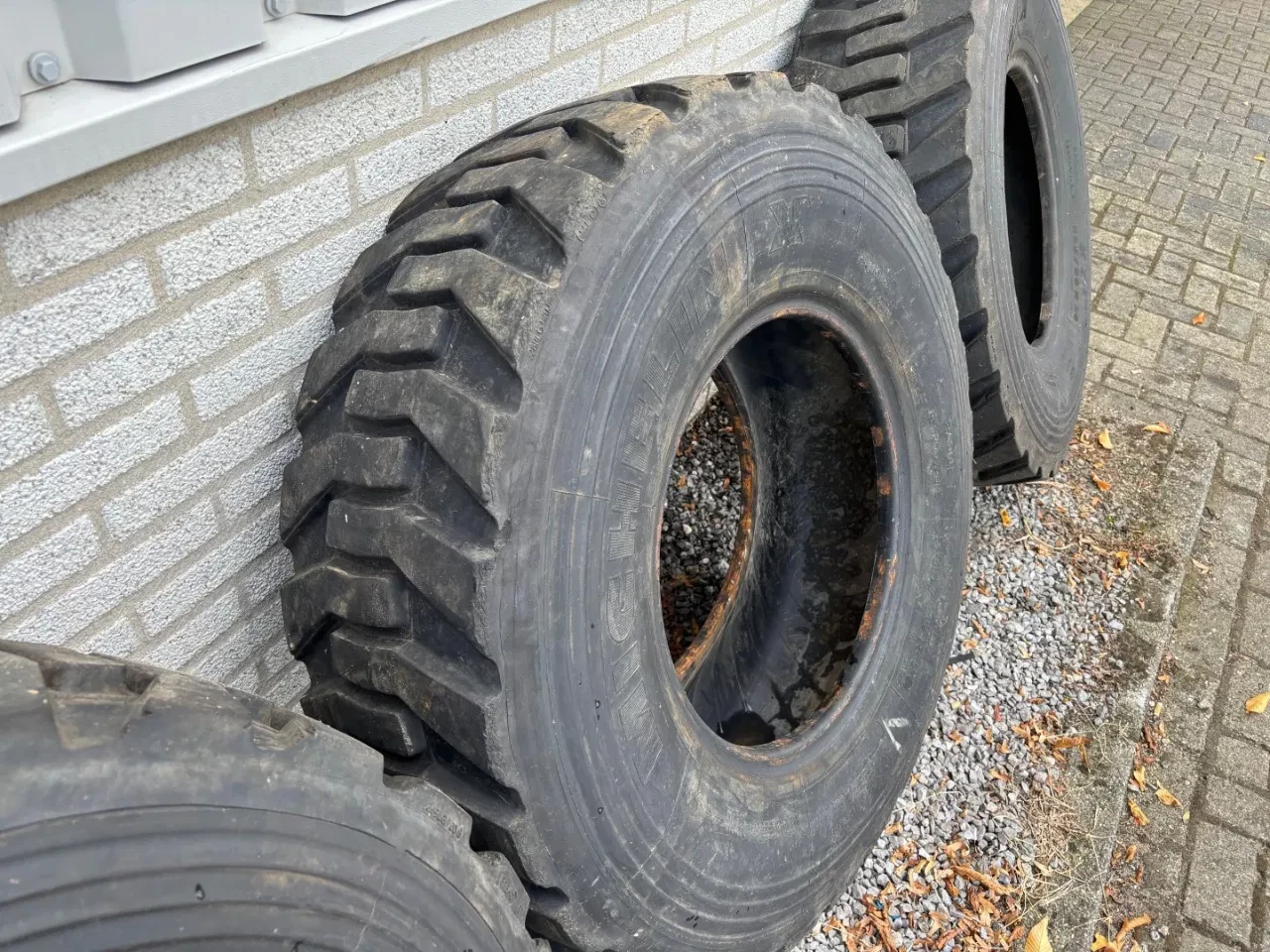 Michelin - Used 335/80R 20 XZL (set of 4) Bild 6