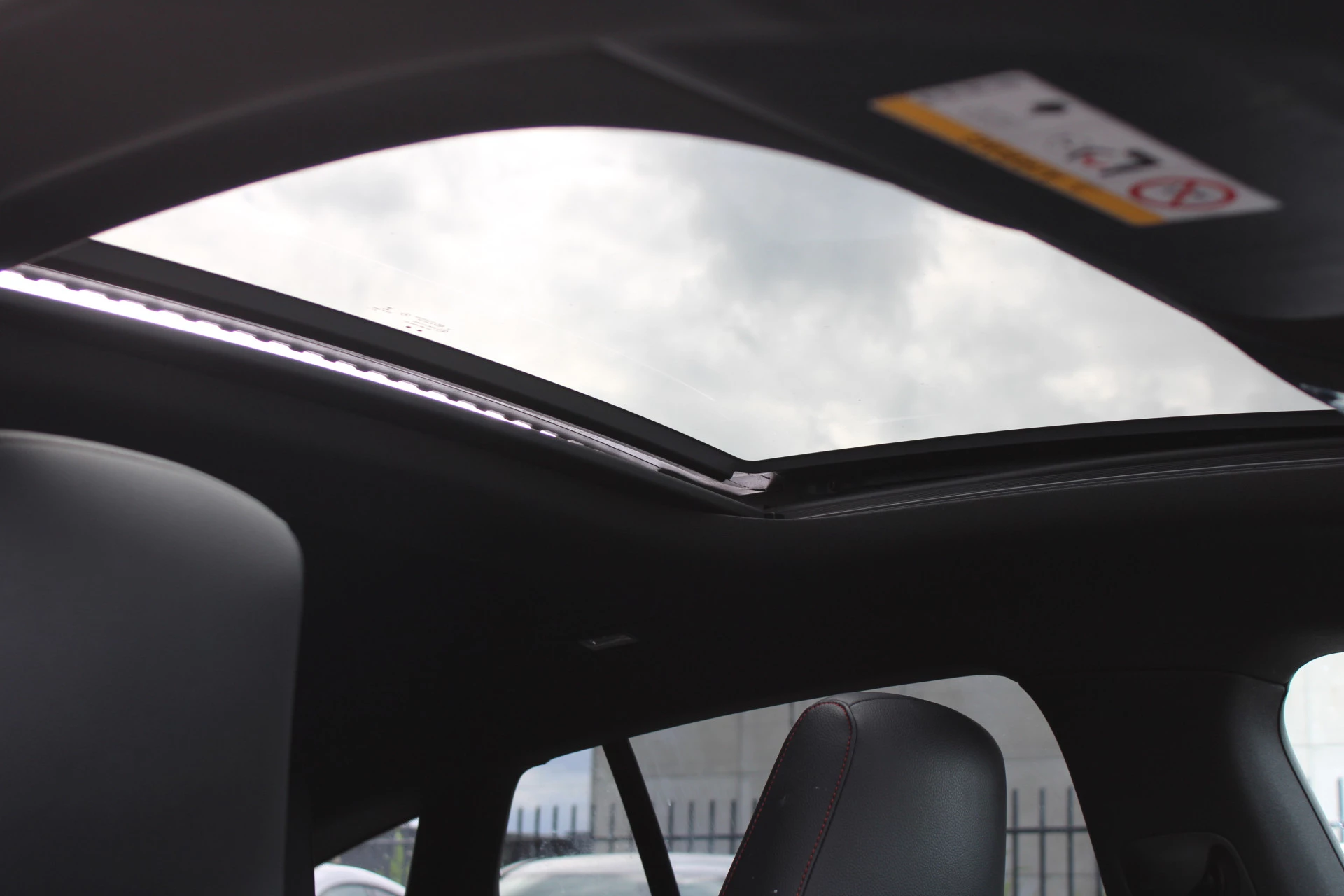 Mercedes-Benz CLA 2022 - Shooting Brake 200 AUT7 AMG LINE NIGHT PANORAMADAK SFEER CARPLAY KEY-LESS GO MULTIBEAM obrázek 11