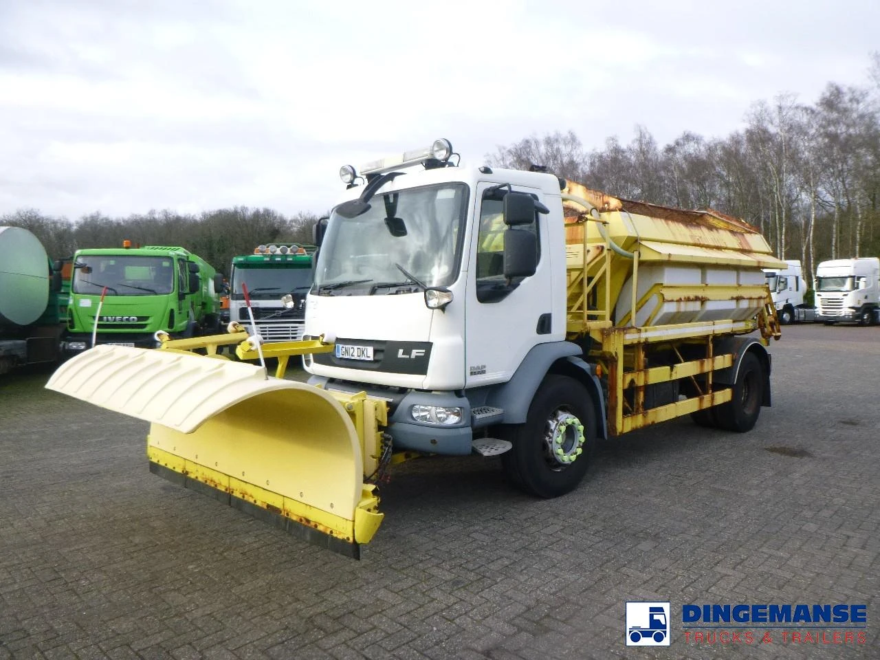 DAF LF 55.220 4X2 RHD salt spreader / gritter 2012 изображение 1