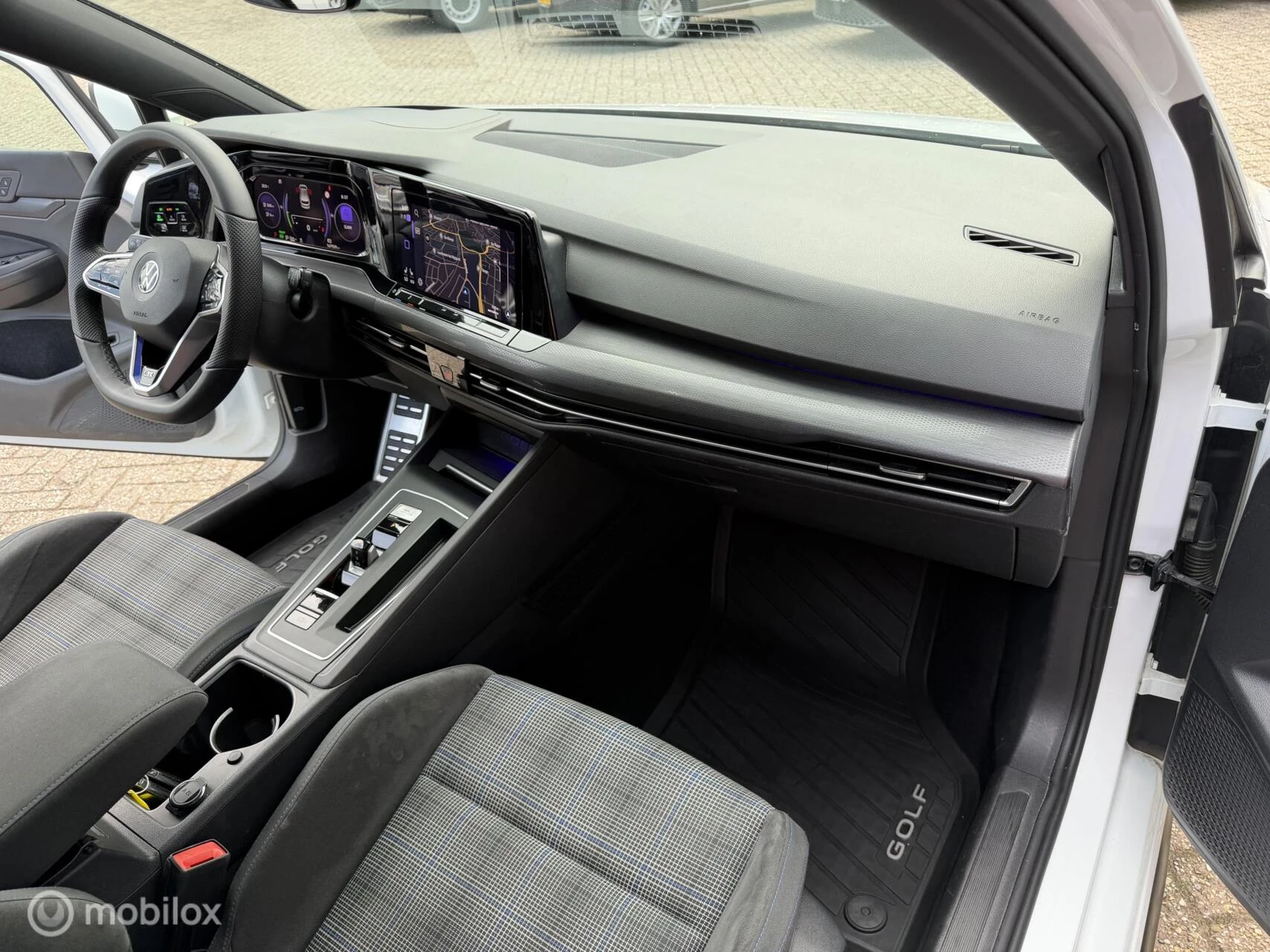 Volkswagen Golf 2021 - 8 1.4 eHybrid GTE 245 PK SOH 93,6% Navi Pano afbeelding 11