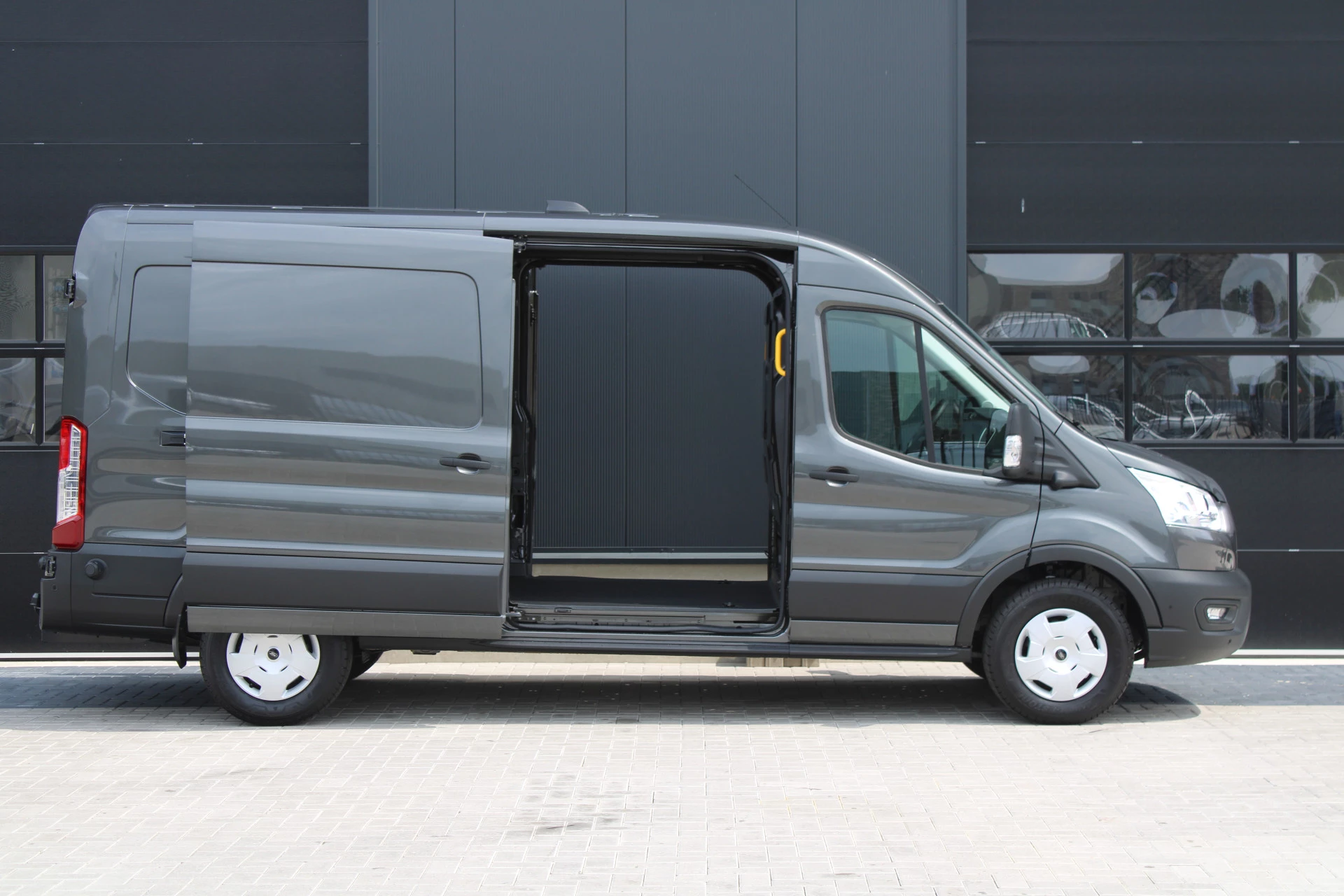Ford Transit 2024 - 350 2.0 TDCI L3H2 Trend 130pk - Facelift - 2x Schuifdeur - 360 Camera - Trekhaak - ACC - Stoel & Stoelverwarming - Blind Spot - Navi - 270gr deuren - Rijklaar Bild 6