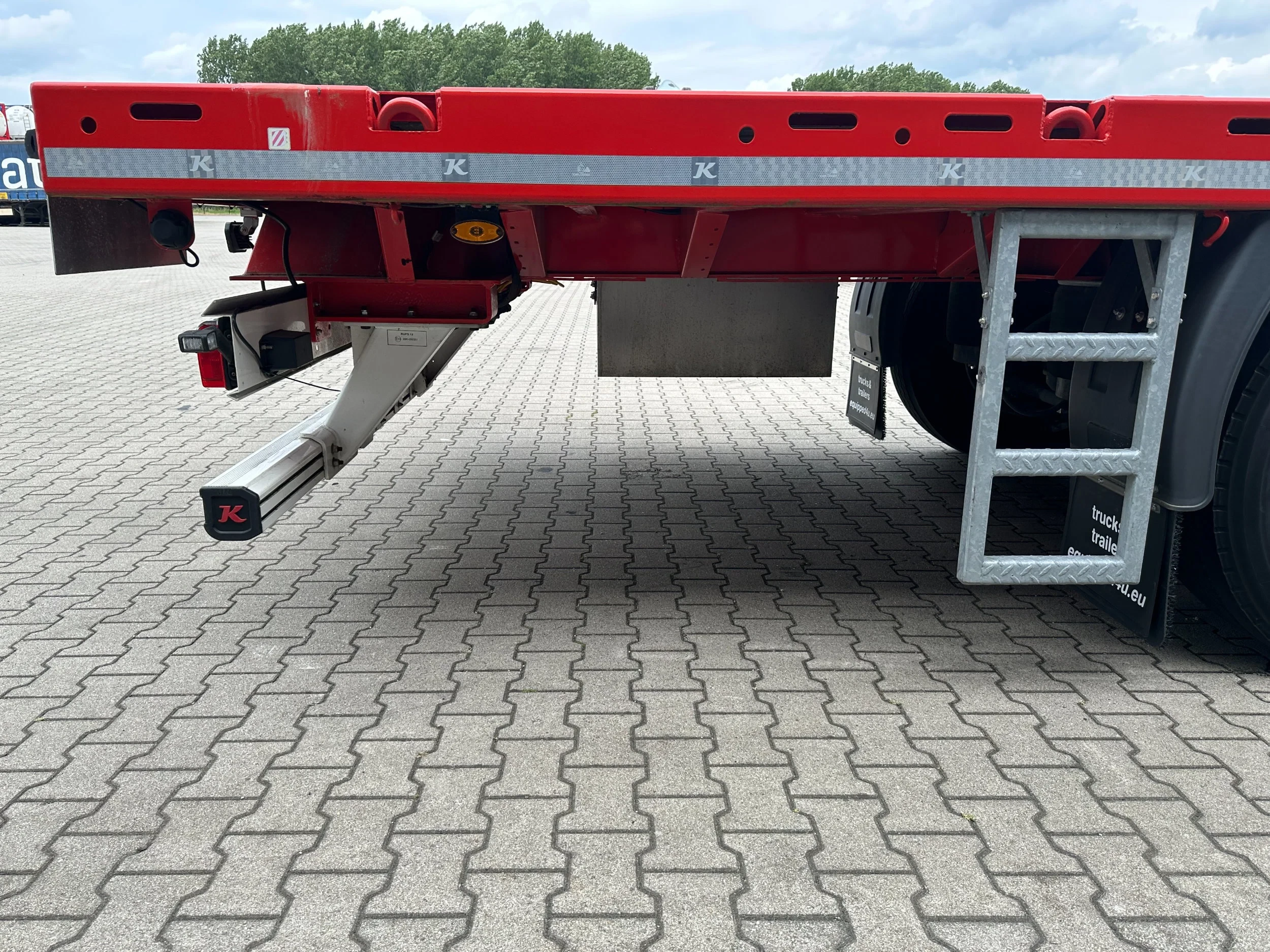 KAESSBOHRER 2026 - new and unused Heavy-Duty flatbed / 690cm extendable / steering axle / lift axle / twistlocks / timberstakes / NL-trailer / APK: 04-2027 zdjęcie 27