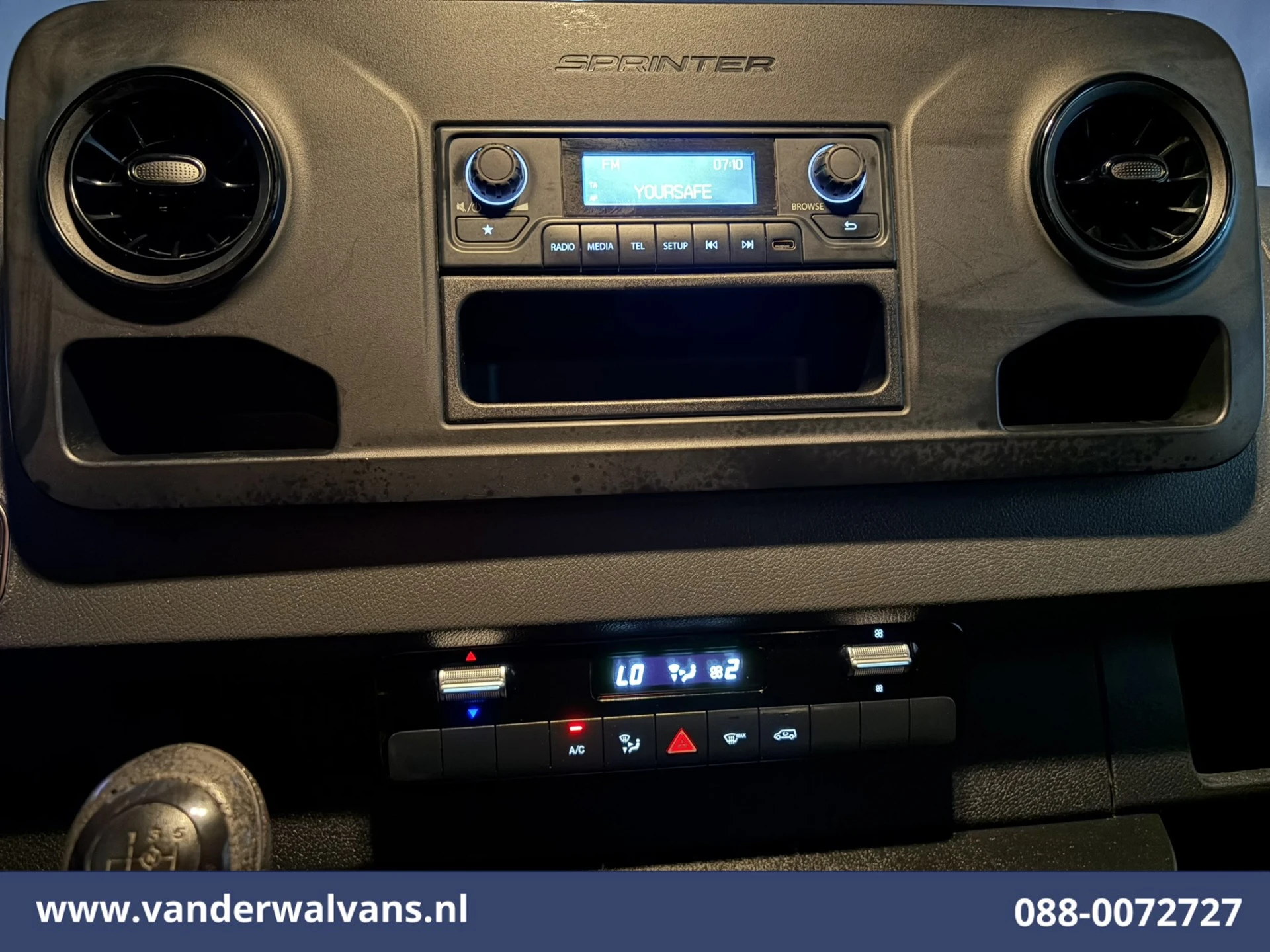 Mercedes-Benz Sprinter 2021 - 317 CDI 170pk L3H2 Euro6 Airco | 2800kg Trekhaak | Bijrijdersbank afbeelding 12