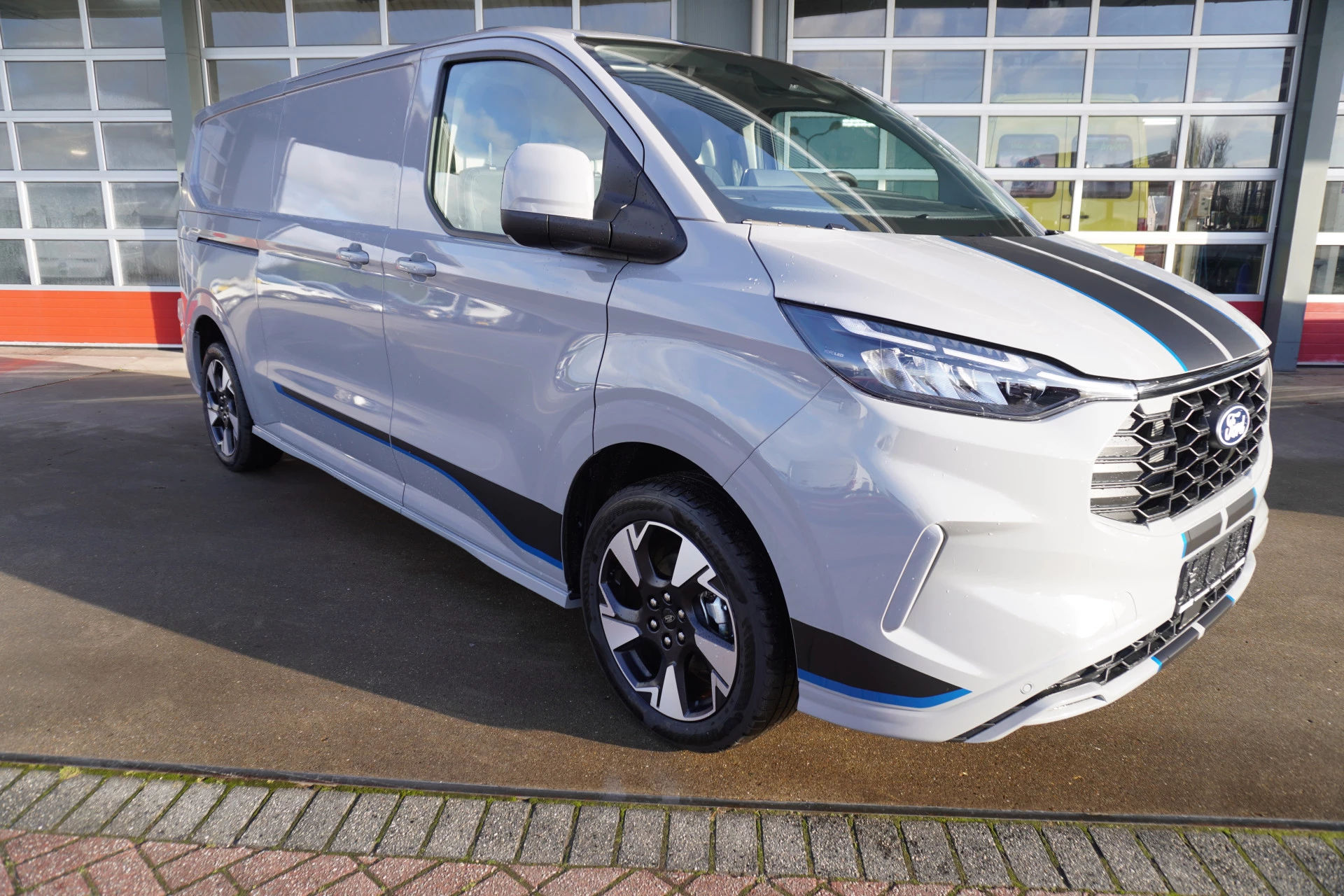 Ford E-Transit 2026 - Cust. L2H1 Sport 218PK Automaat Schuifdeur links en rechts imagen 2