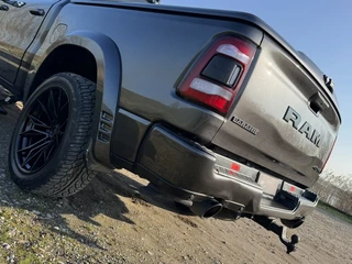 Dodge Ram 1500 2021 - LARAMIE NIGHT WIDEBODY 5.7L V8, LUCHTV, HUD, PANO, H&K, 360, ACC, ORIG NED obrazek 6