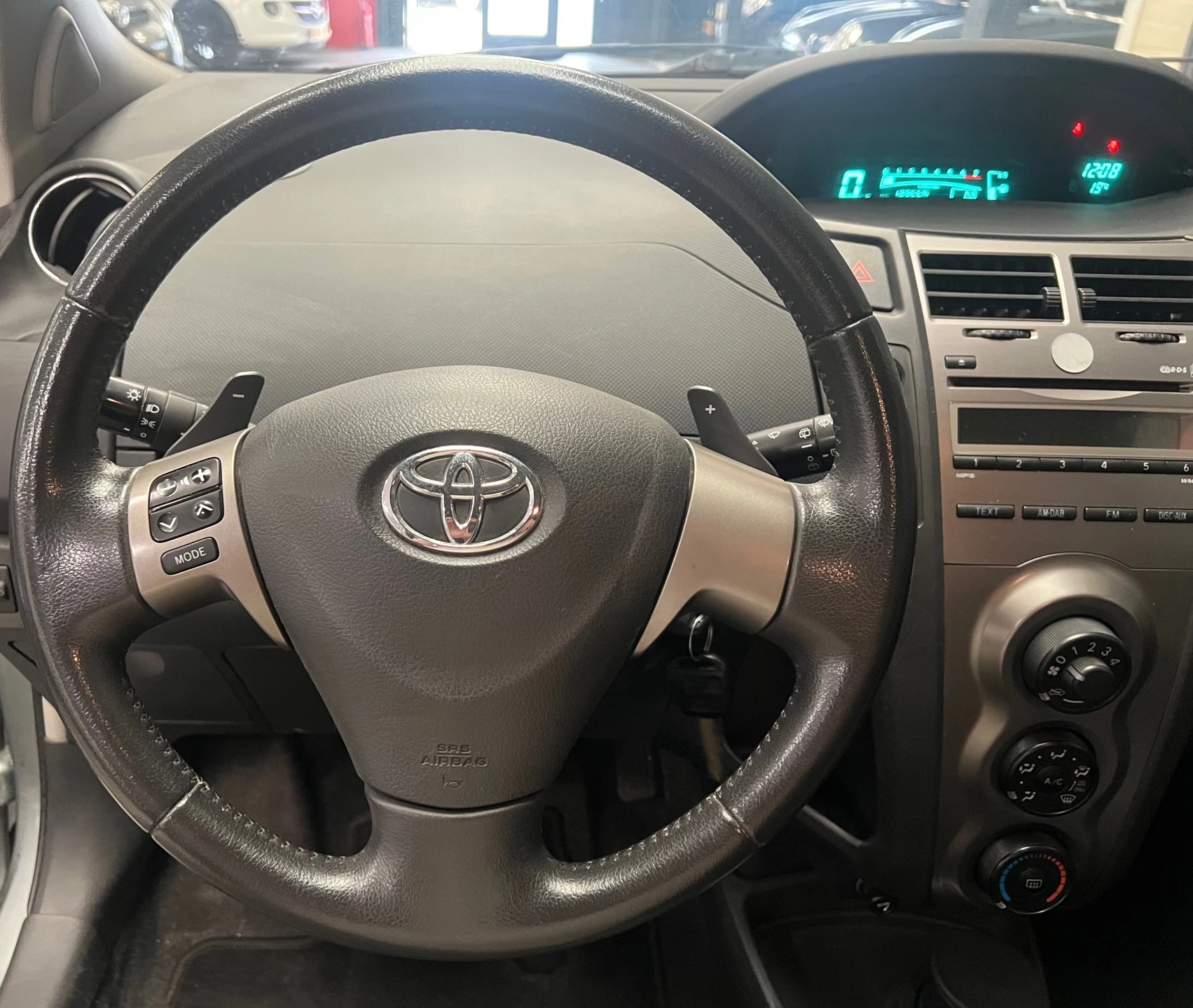 Toyota Yaris 2009 - 1.3 VVTi Aspiration 2e Eigenaar - NAP - Automaat afbeelding 15