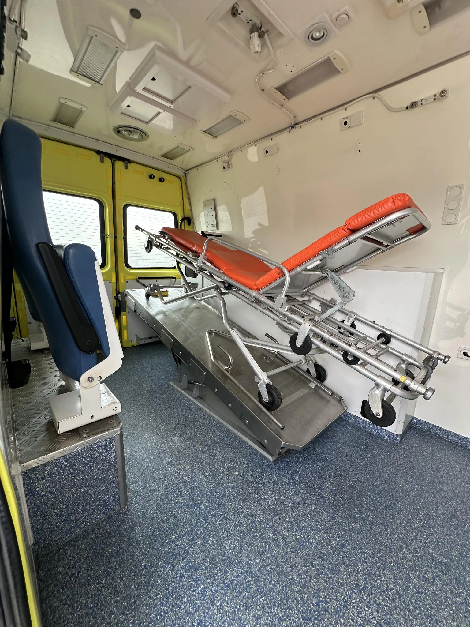 Volkswagen LT 2005 - LT 2.8 TDI 158 PK lang Ambulance Rettungswagen afbeelding 14