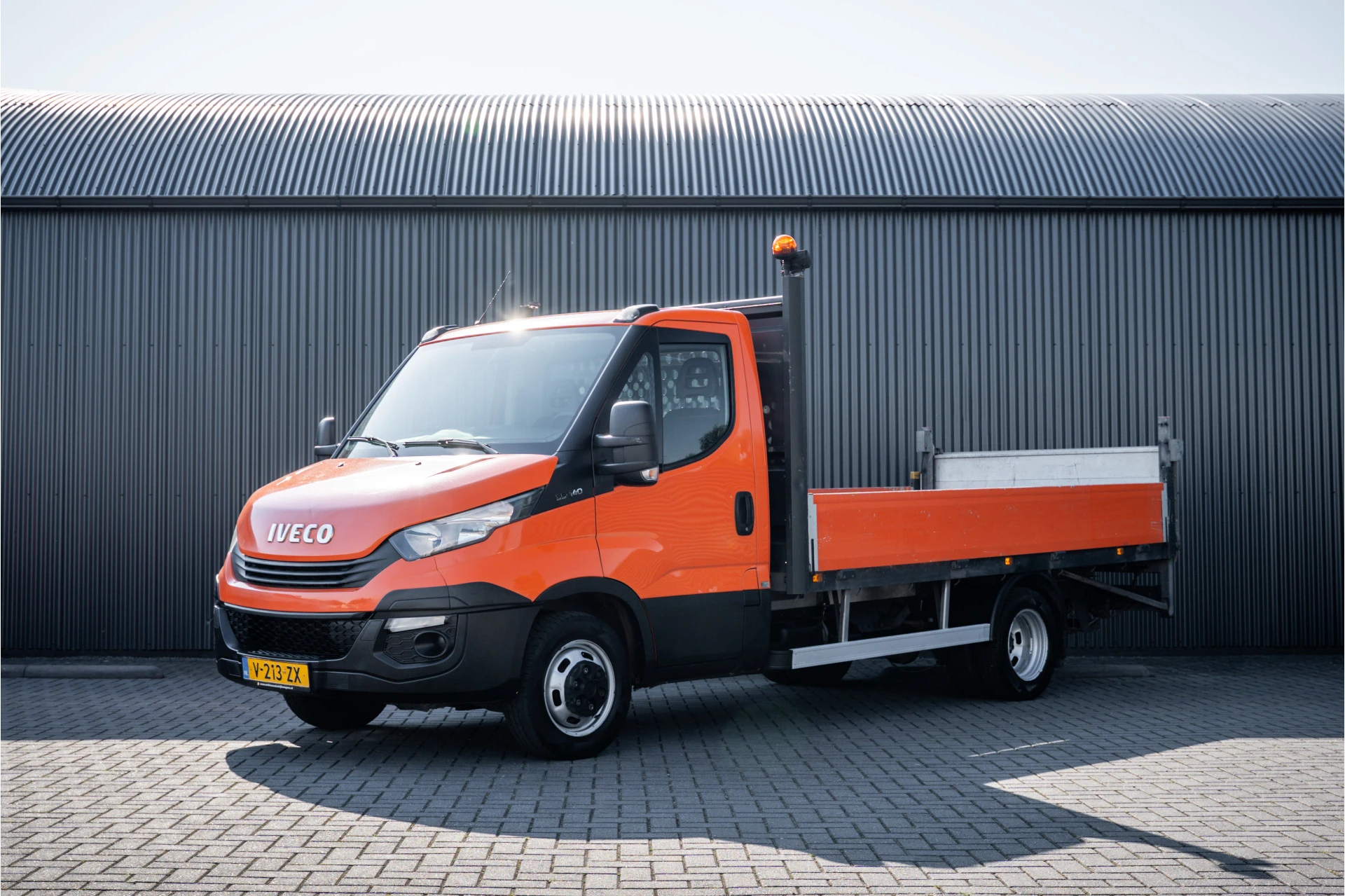 Iveco Daily 2019 - 35C14 | 136 PK | N1 | Laadklep | 3.5T Trekhaak | Navi | Airco afbeelding 1