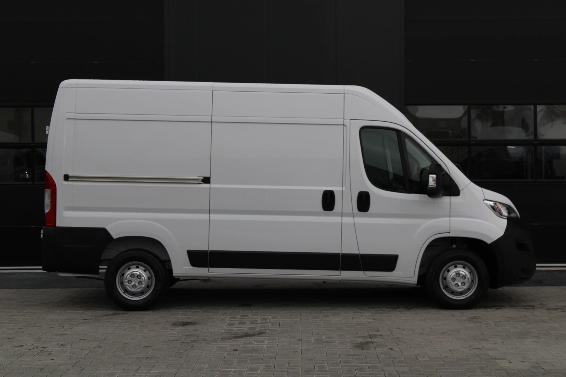 Opel Movano 2024 - 33 2.2 CDTI 140pk L2H2 - Airco - Camera - Cruise - Blind Spot - 270 deuren - Rijklaar zdjęcie 5