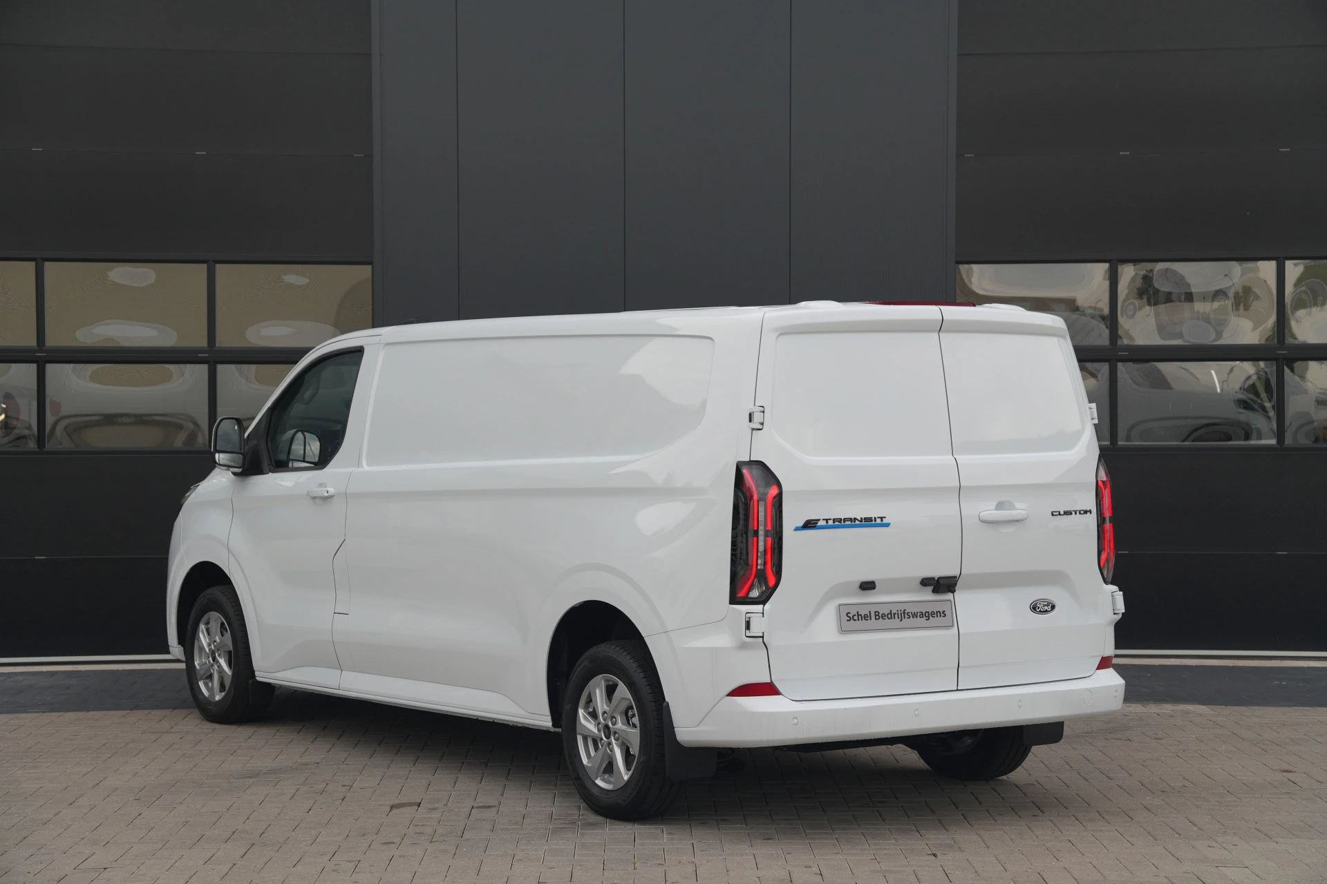 Ford E-Transit Custom 2026 - 320 L2H1 Limited 71 kWh 218pk - 2x Schuifdeur - Trekhaak - Camera - Carplay - Rijklaar obrázek 6
