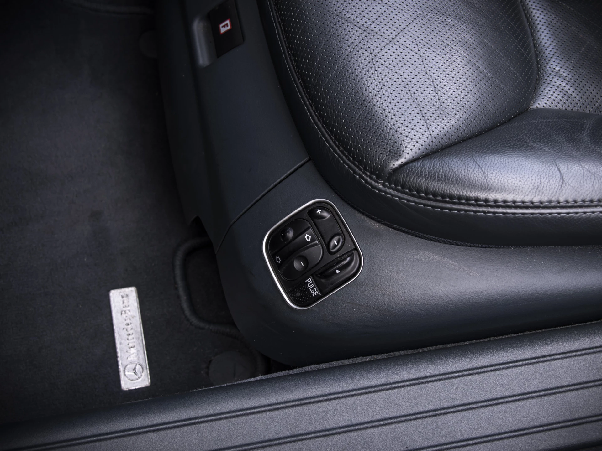 Mercedes-Benz SL 2004 - 500 | Tellurium Silver Metallic | afbeelding 25