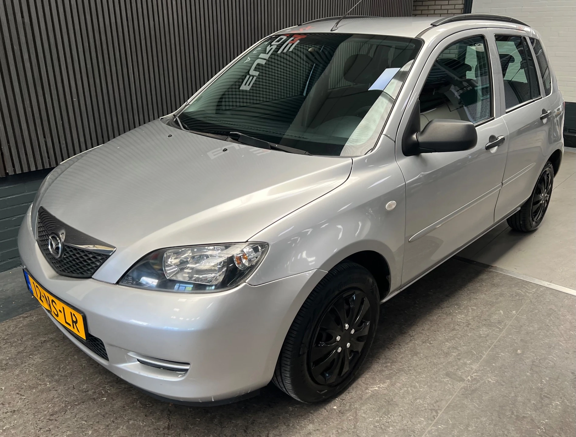 Mazda 2 2004 - 1.4 Exclusive - 2e eigenaar – Airco – 4 nieuwe banden – NAP – Rijklaar. afbeelding 5