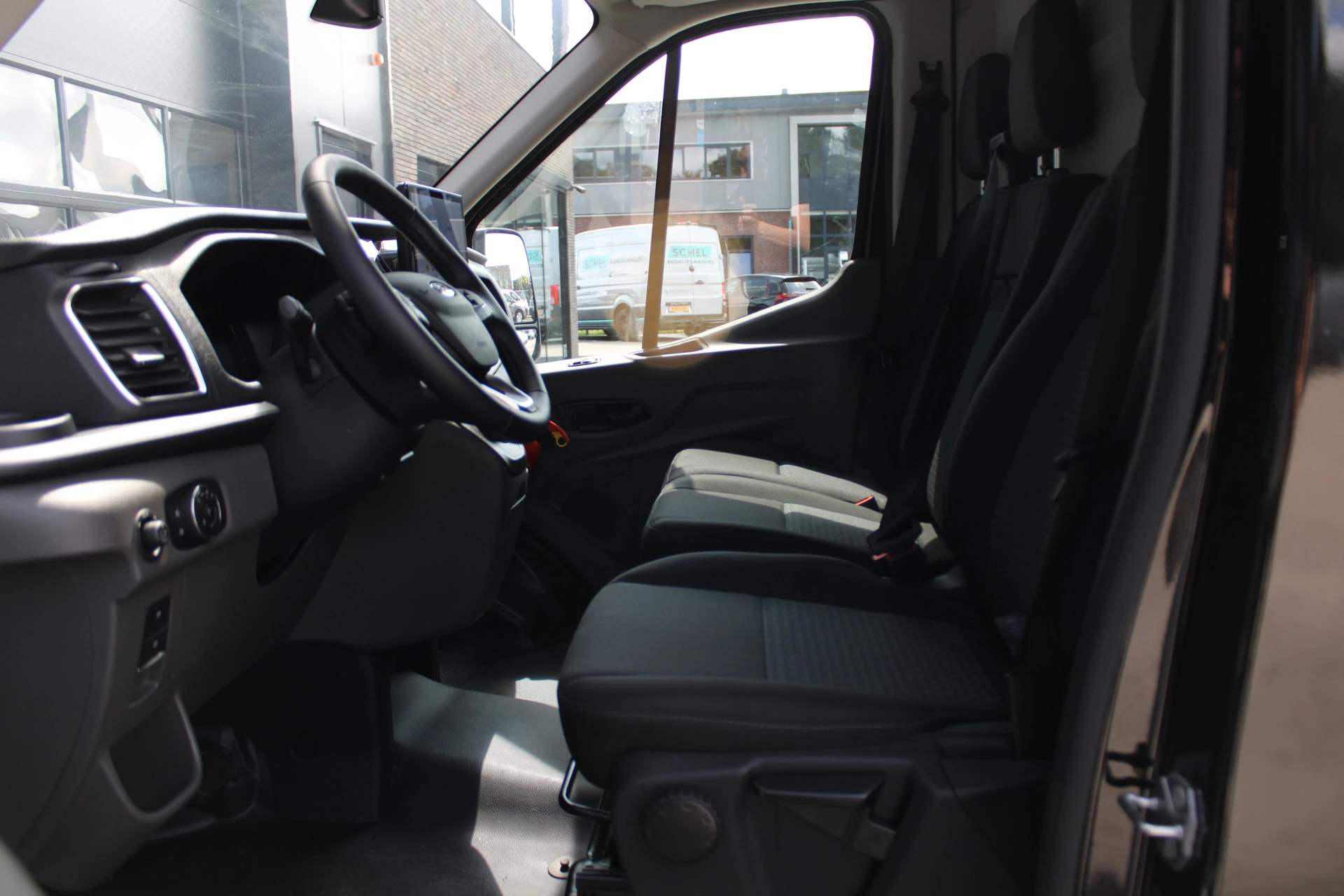 Ford Transit 2024 - 350 2.0 TDCI L2H2 Limited 165pk - 2x Schuifdeur - Navi - 360 Camera - Adaptive Cruise - Xenon - Blind Spot - Rijklaar obrázek 8
