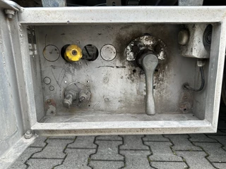 Broshuis N/A 2017 - 3ABSD Lowloader 3-axle / GVW: 59.000kg / Neck: 23.000kg / hydraulic steering + ramps + loading table / 4.60m extendable / winch / liftaxle image 33