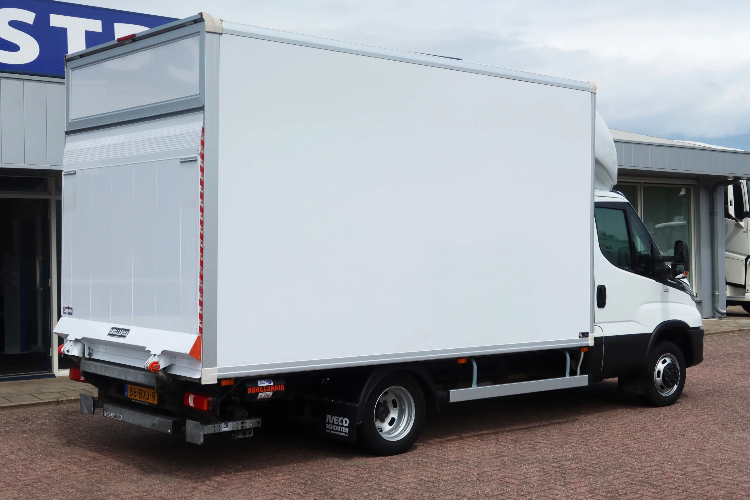 Iveco 50C18 2024 - C1 Rijbewijs. Laadvermogen 2184 KG. Hi-Matic Bak+klep 1.000 kg afbeelding 3