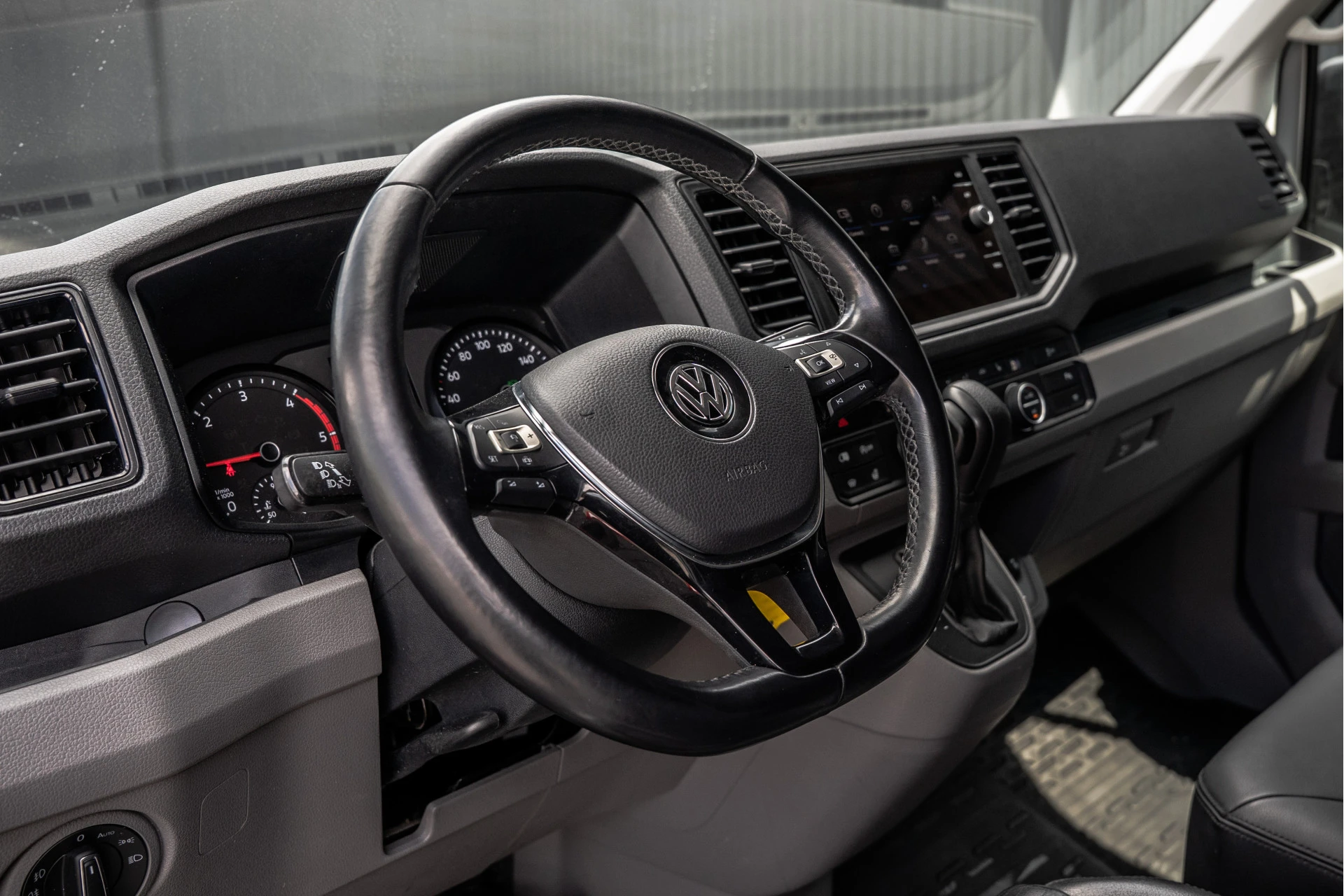 Volkswagen Crafter 2023 - 2.0 TDI XL L5H3 | 177 PK | Rijplaten | Automaat | LED | Camera | Carplay | Schuifdeur L+R | PDC | Trekhaak afbeelding 14