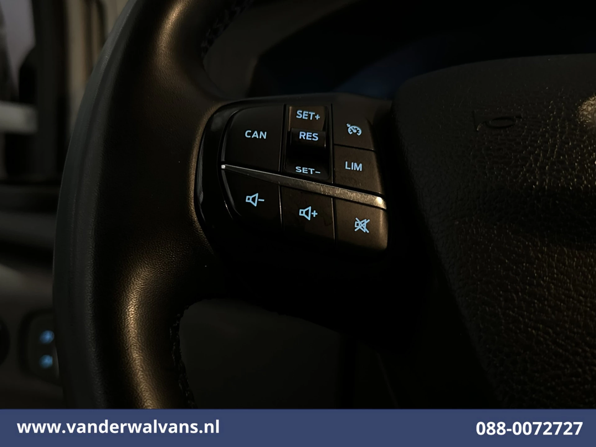 Ford Transit 2022 - 2.0 TDCI 130pk Bakwagen Laadklep Euro6 Airco | 1040kg laadvermogen | Cruisecontrol | Verwarmde Voorruit obrázek 2