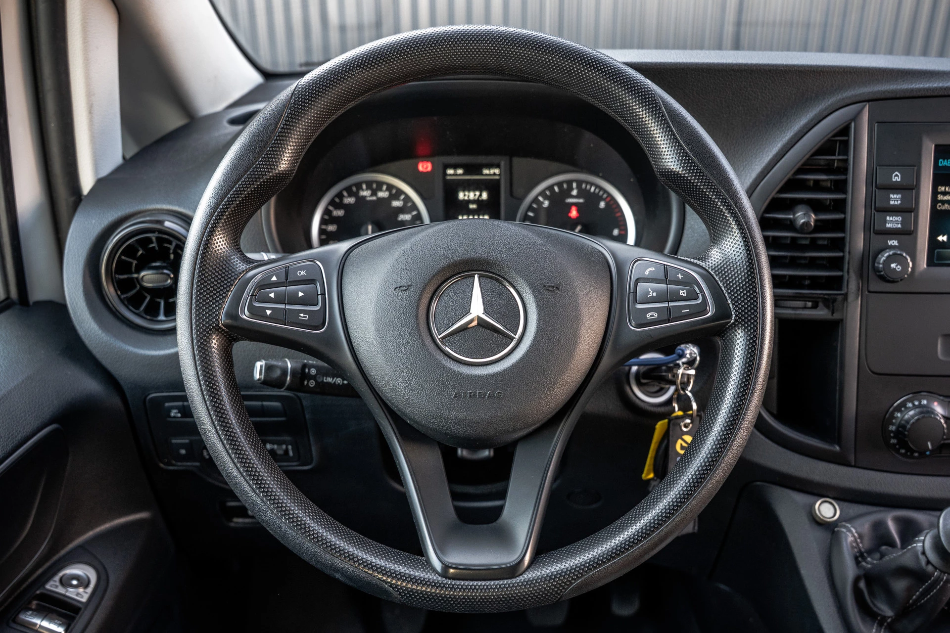Mercedes-Benz Vito 2021 - 116 CDI L2H1 | 163 PK | Cruise | PDC | Airco | Trekhaak image 14