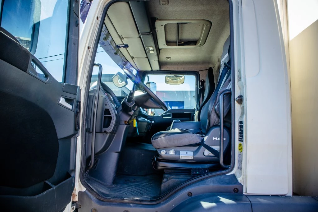 MAN TGM 2009 - 18.250 BL + CHEREAU+DHOLLANDIA image 8
