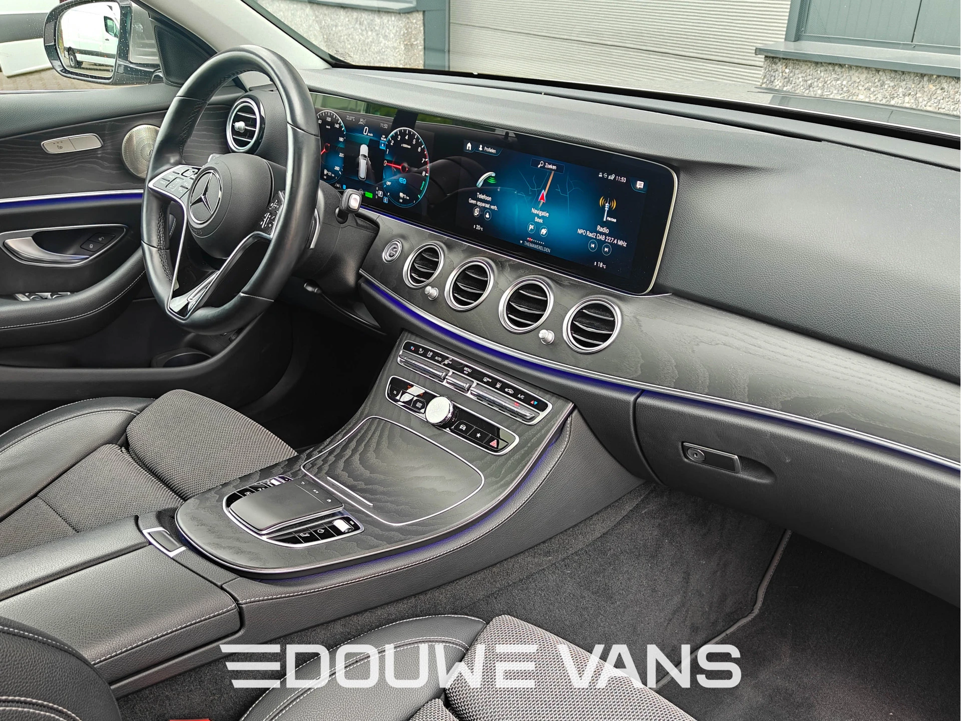 Mercedes-Benz E-Class 2022 - 300e Burmester Trekhaak Avantgarde Schuifdak Bild 14