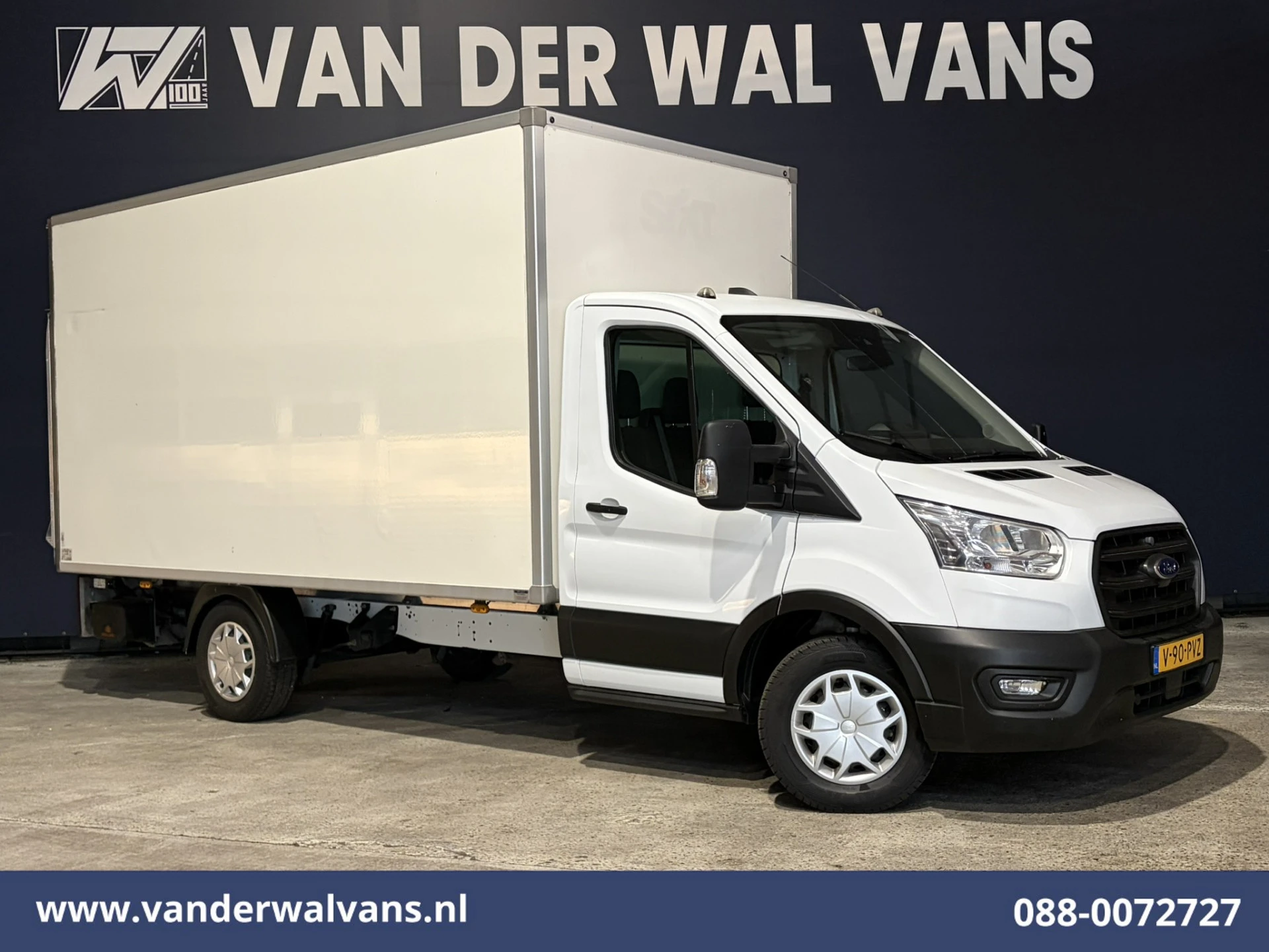 Ford Transit 2022 - 2.0 TDCI 130pk Bakwagen Laadklep Euro6 Airco | Cruisecontrol | Verwarmde Voorruit | 1040 kg laadvermogen afbeelding 1