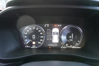 Volvo XC40 2023 - 1.5 T4 Recharge Dark Plus Hybride 20"Licht metalen velgen bild 15