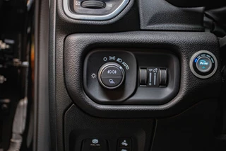 Dodge Ram 1500 2024 - 5.7 V8 Laramie Night immagine 18