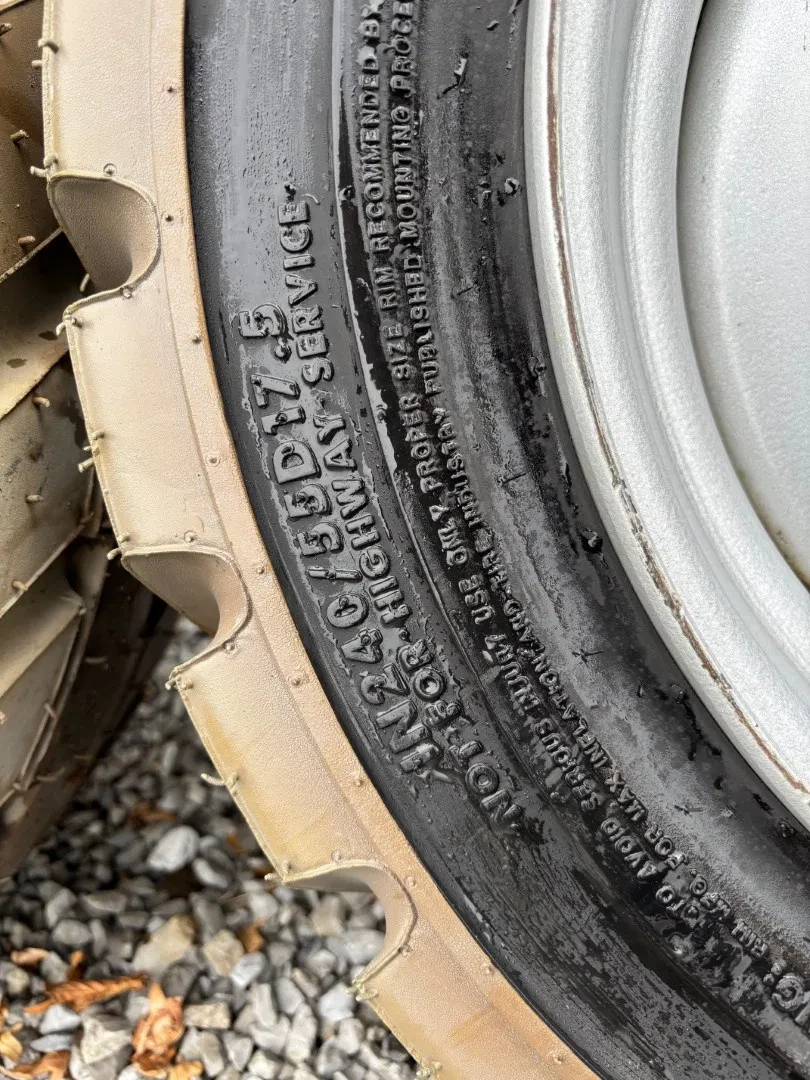 JLG - E450AJ, OTR IN240/ 55D17.5 UNUSED solid tires + rims (set of 2) afbeelding 8