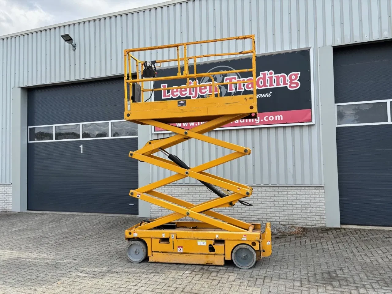 Haulotte 2012 - Compact 8 , electric scissorlift, 2012 year!! afbeelding 1
