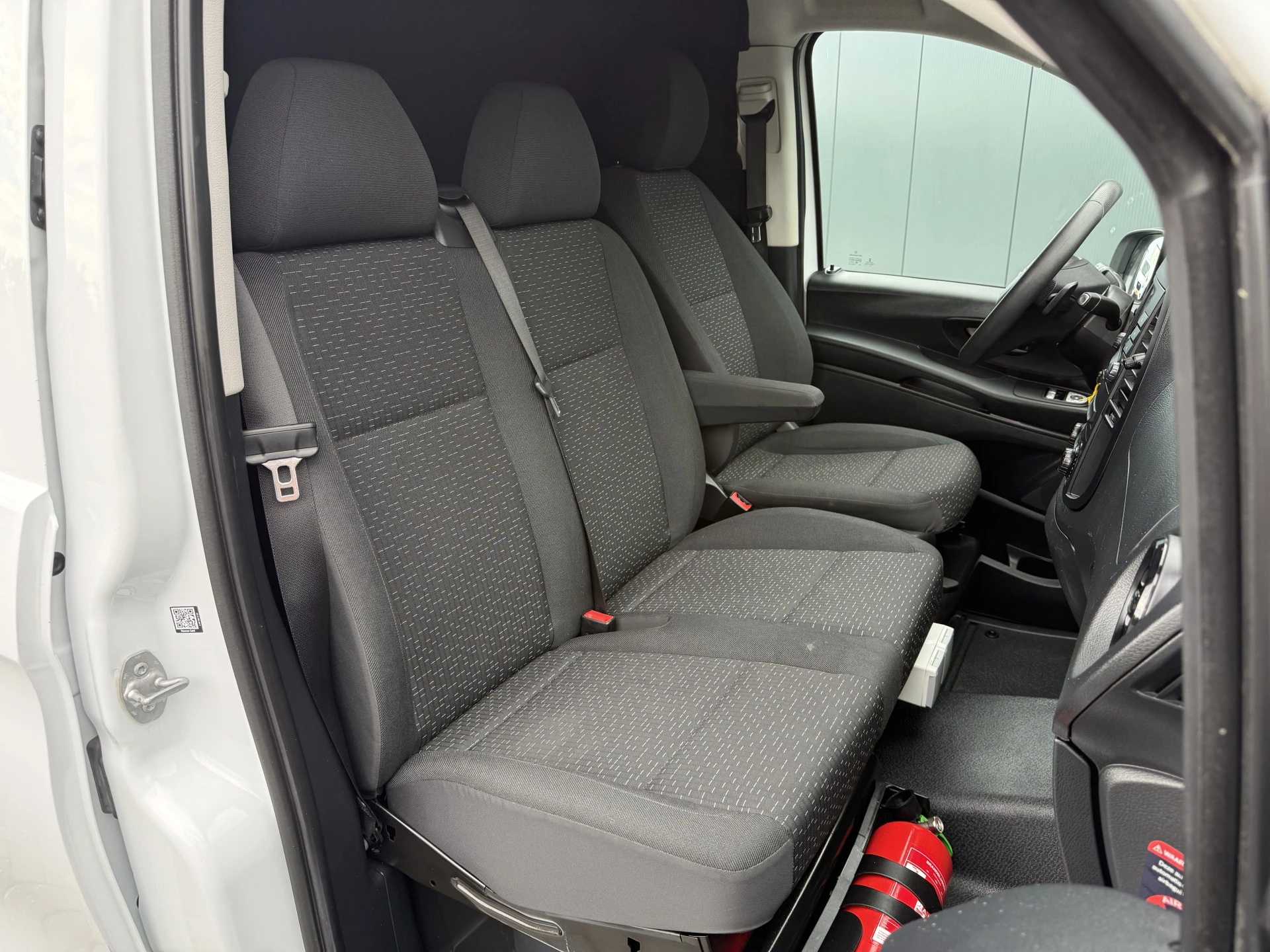 Mercedes-Benz eVito 2023 - 66 kWh / FULL ELECTRIC / SOH 93% / L2H1 / AUTOMAAT / BOTT INRICHTING / 1e EIG. / CAMERA / 3-ZITS / CRUISE Bild 11