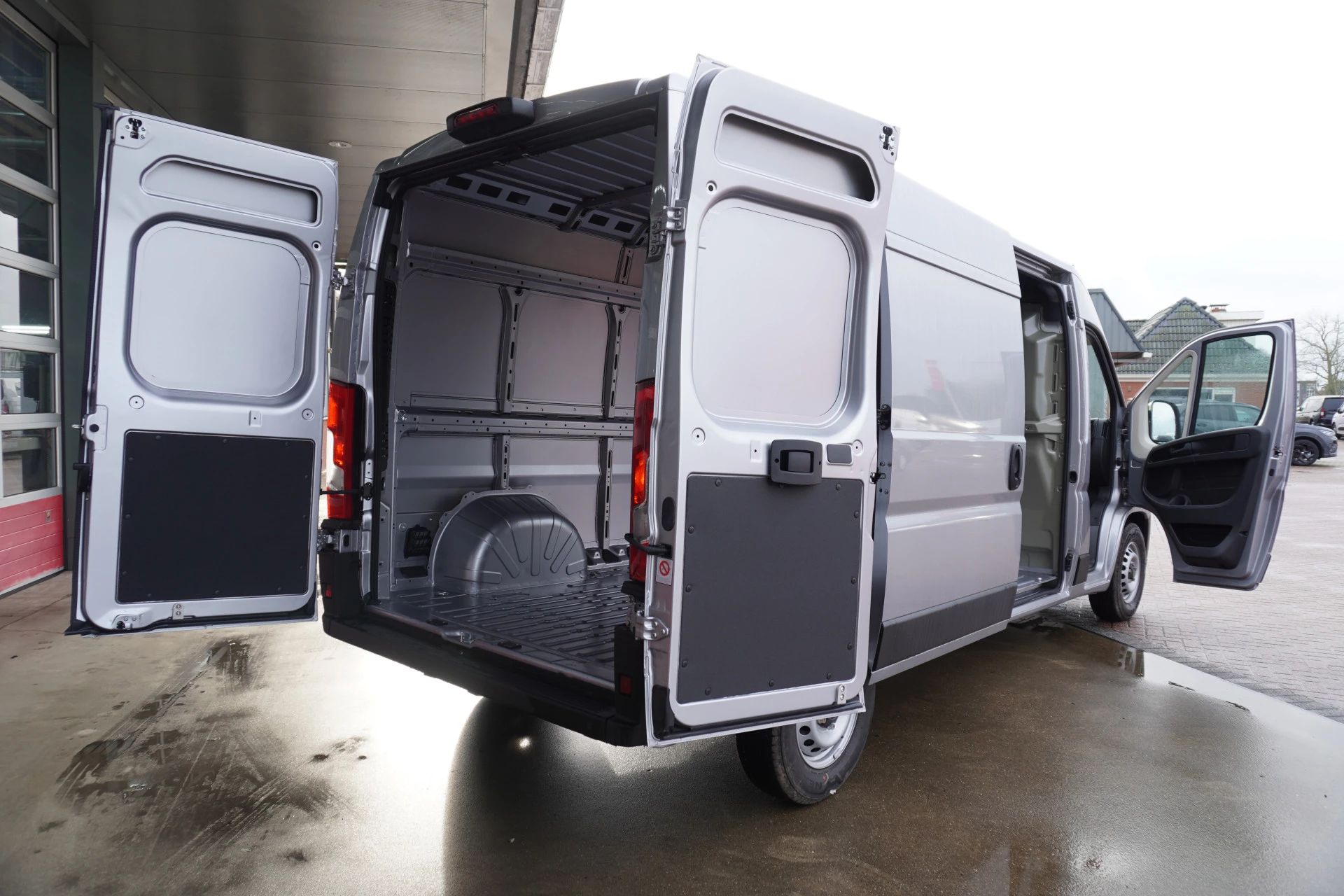 Peugeot Boxer 2024 - 2.2 BlueHDi 180PK S&S L3H2 3.5t Zwaar Automaat afbeelding 5