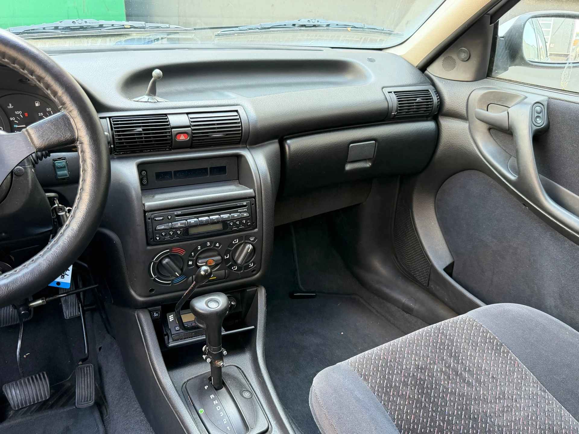 Opel Astra 1998 - 1.6i Edition bj.1998 Invalide aanp|Apk 6-2027. afbeelding 17