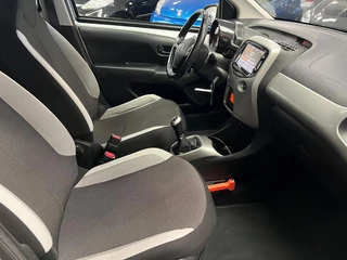 Toyota Aygo 2015 - 1.0 VVT-i x-clusiv 2e Eigenaar - Achtercamera - Airco bild 27