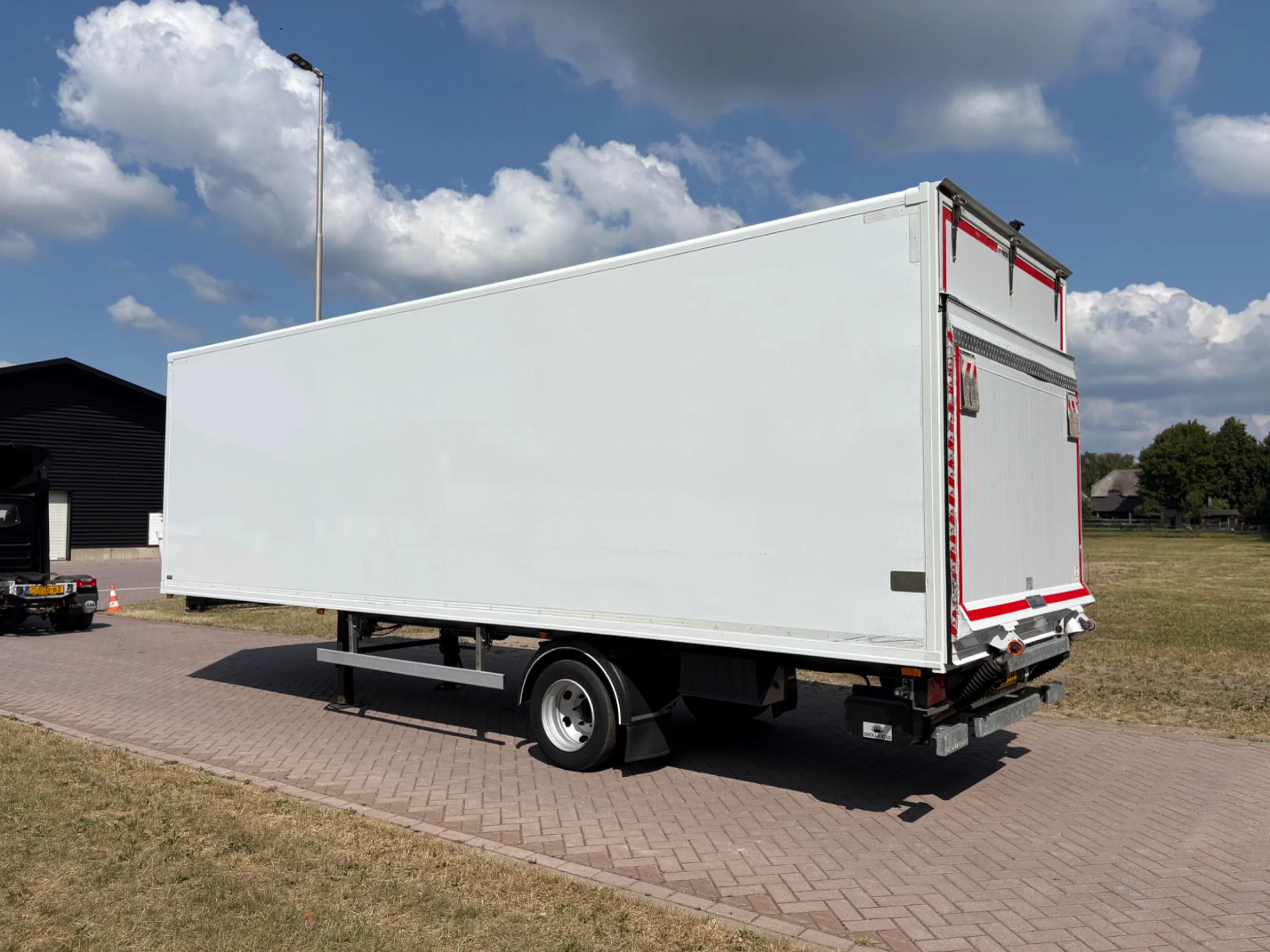 BE-Combi BU 7000 2020 - Be oplegger 7 ton met laadklep 750 kg afbeelding 4