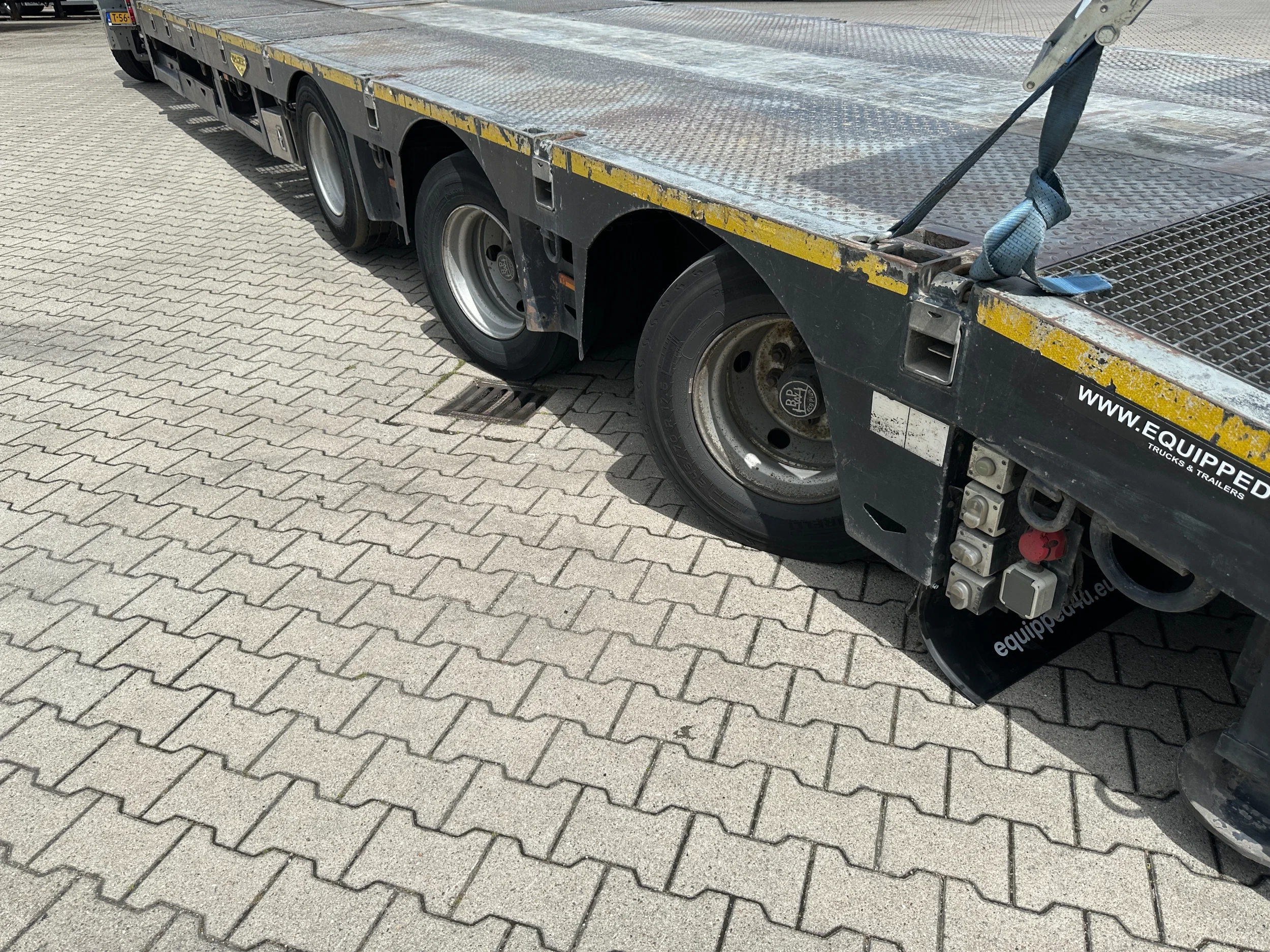Broshuis 2017 - 3ABSD Lowloader 3-axle / GVW: 59.000kg / Neck: 23.000kg / hydraulic steering + ramps + loading table / 4.60m extendable / winch / liftaxle zdjęcie 58