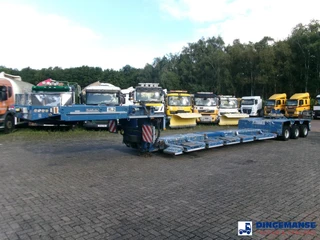 Goldhofer 3-axle lowbed trailer STZ-V 3-33/80A 56 t / ext. 13.6 m 2009 en venta