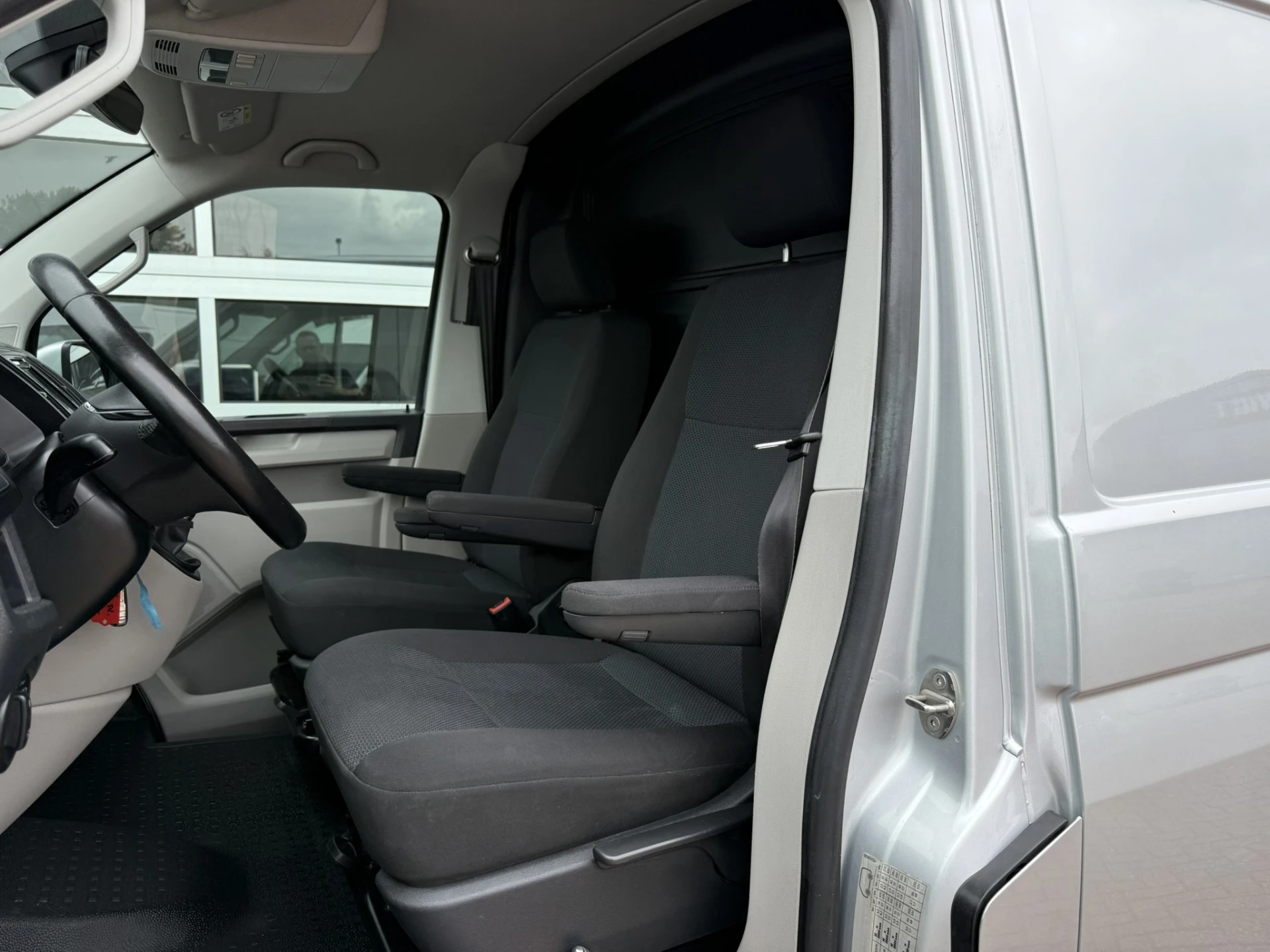 Volkswagen Transporter 2018 - 2.0 TDI L1H1/Navi/Airco/Cruise/Euro6 afbeelding 5