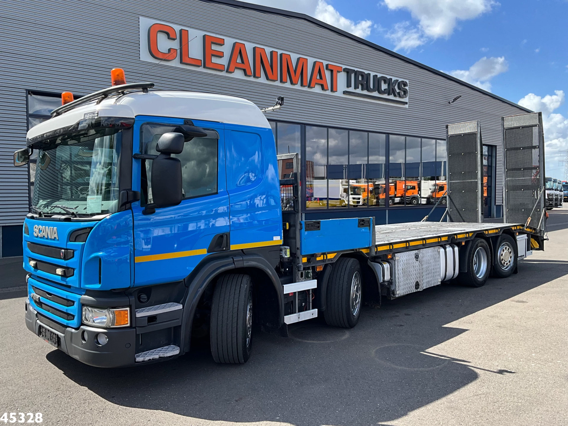 Scania P 2014 - 410 8x2 Euro 6 Retarder Autotransporter met hydraulische oprijrampen afbeelding 1