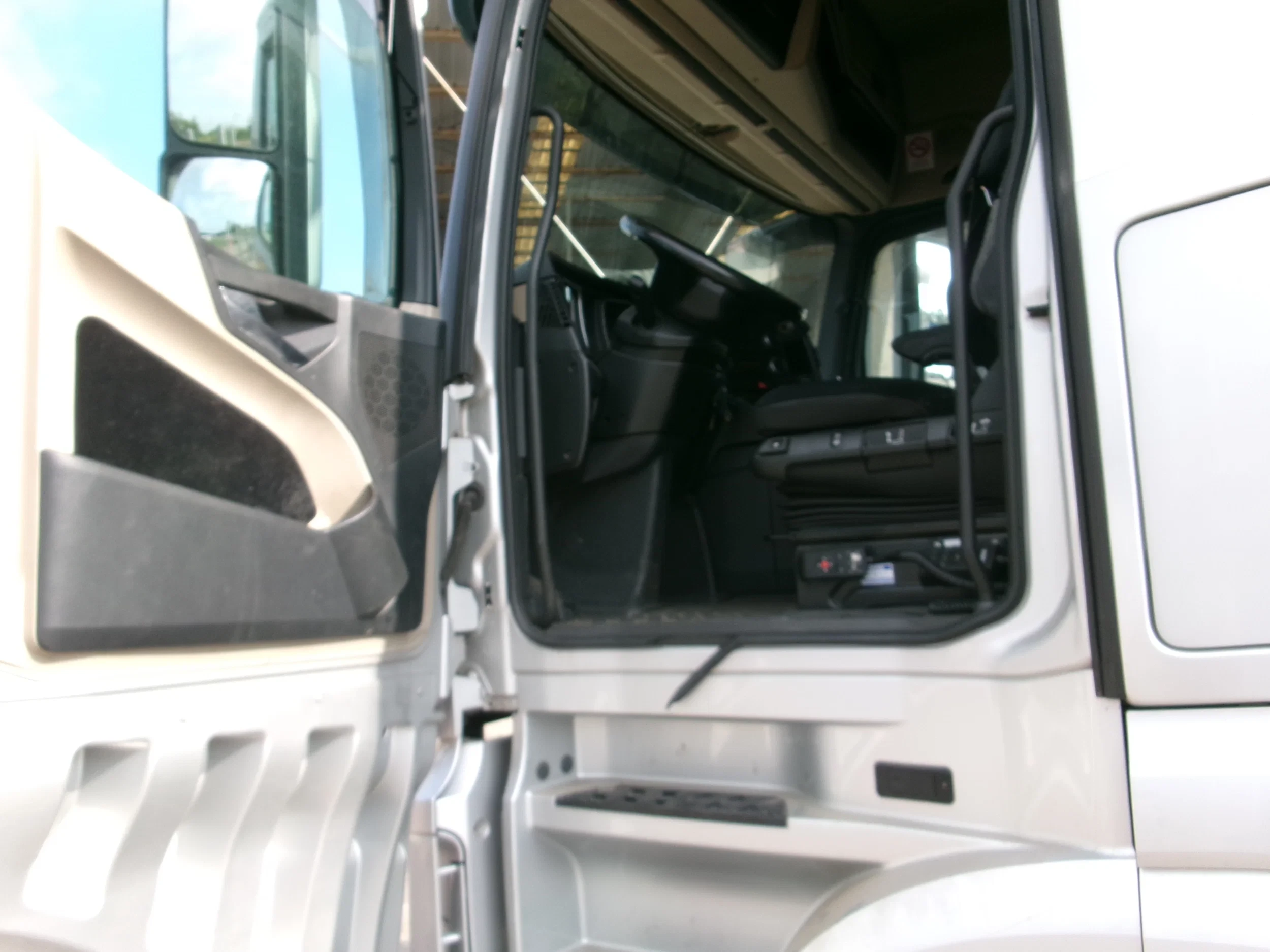 Mercedes-Benz Actros 2013 - 1845 LS EURO 5 NL TRUCK image 9