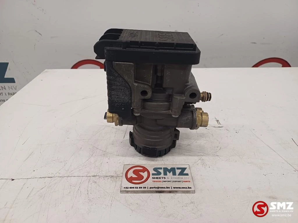 Volvo 2018 - Occ EBS voorasmodulator Volvo afbeelding 1
