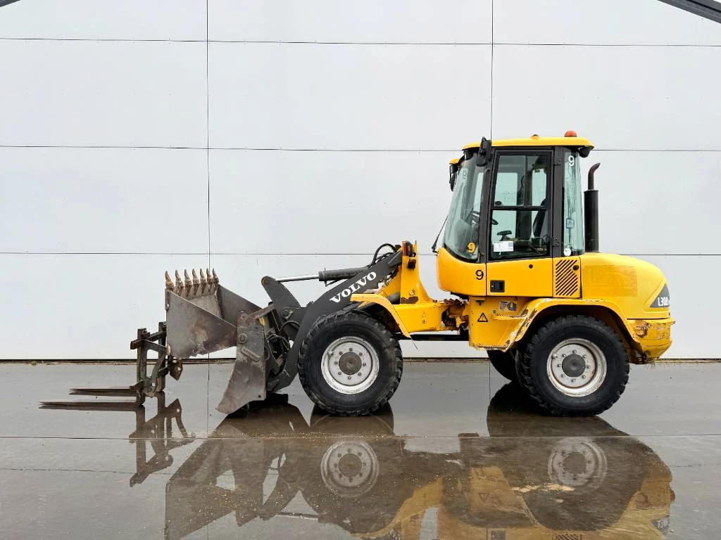 Volvo 2008 - L30B - Bucket + Forks / Quick Coupler obrázek 1