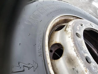 MICHELIN| terminal tractor tires 310/80R22.5 2015 - N/A image 4