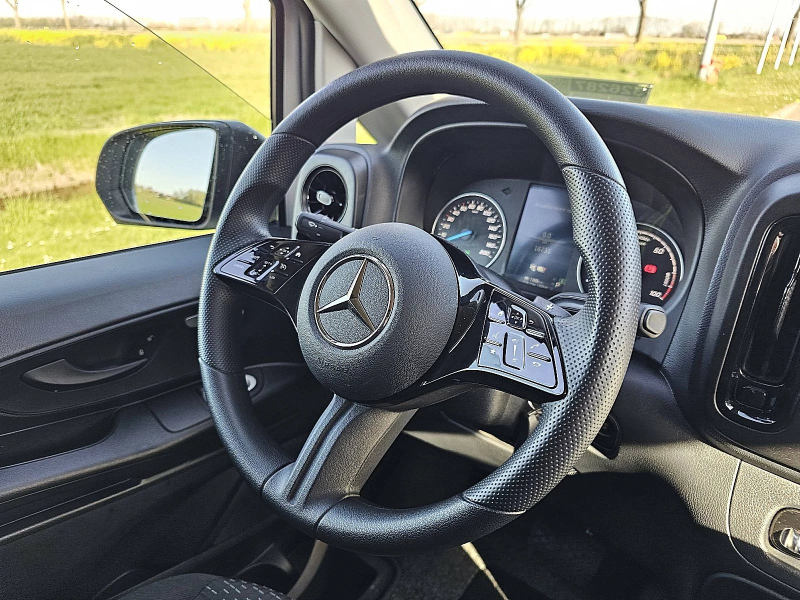 Mercedes-Benz eVito 2024 image 10