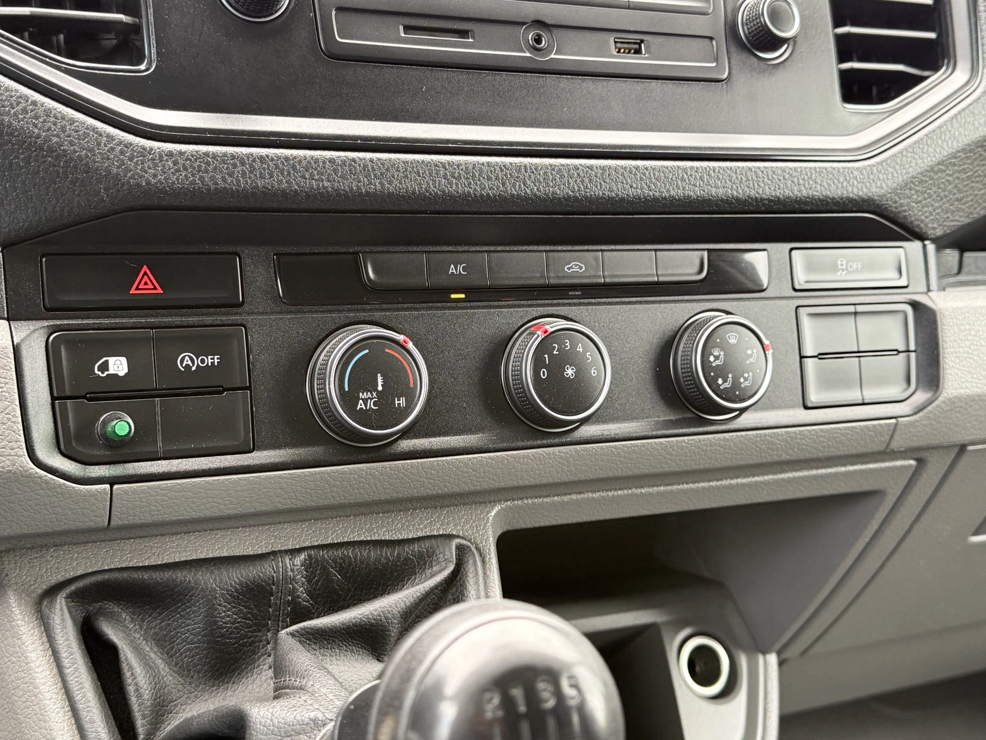 Volkswagen Crafter 2019 - 2.0 TDI 141 PK / L3H3 / 1e EIGENAAR / ZEER NETJES !! / AIRCO / CRUISE / ERGO GEVEERDE STOEL Bild 14