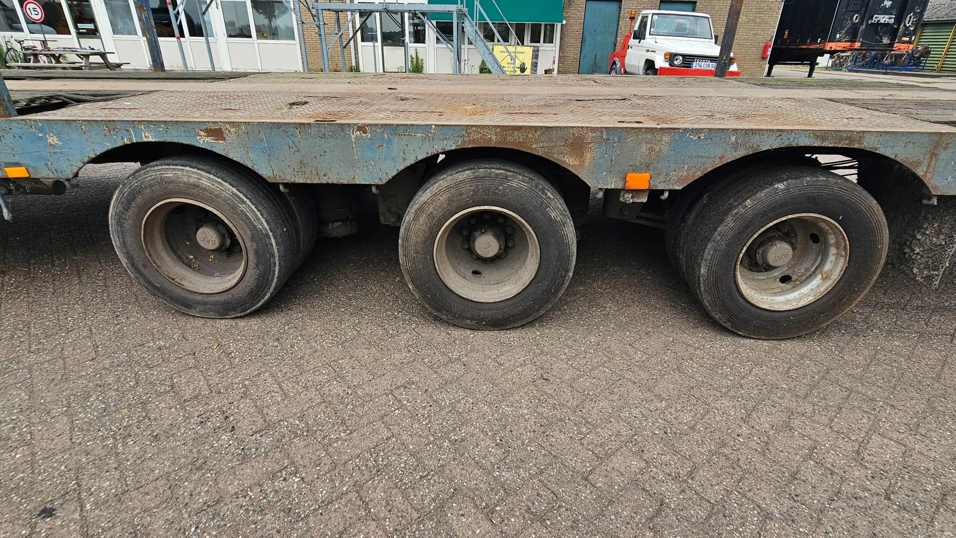 Broshuis E/2190/27 - 6.5 Meters Extendable 2002 image 23