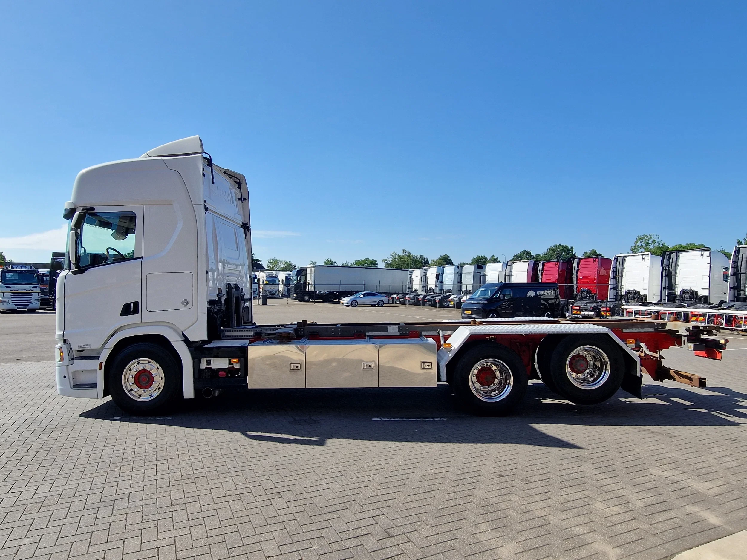 Scania R 2017 - R580 V8 NGS Highline 6x2 BDF - Retarder - Full air - 4.75 WB - Leather - Navi afbeelding 4