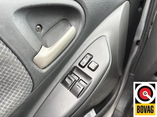Toyota Yaris 2004 - 1.3 VVT-i Sol 100% onderhouden изображение 7